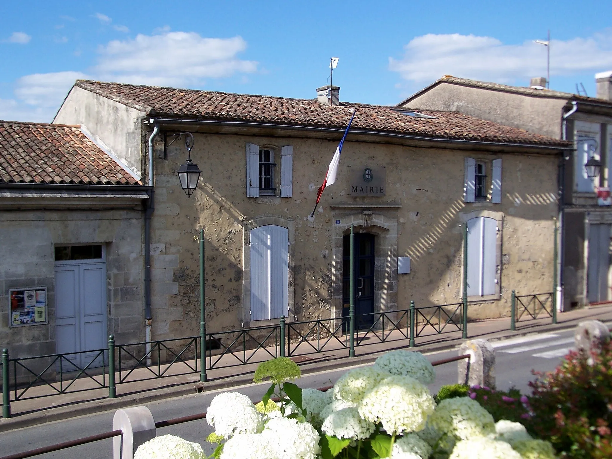 Photo showing: Town hall of La Sauve (Gironde, France)