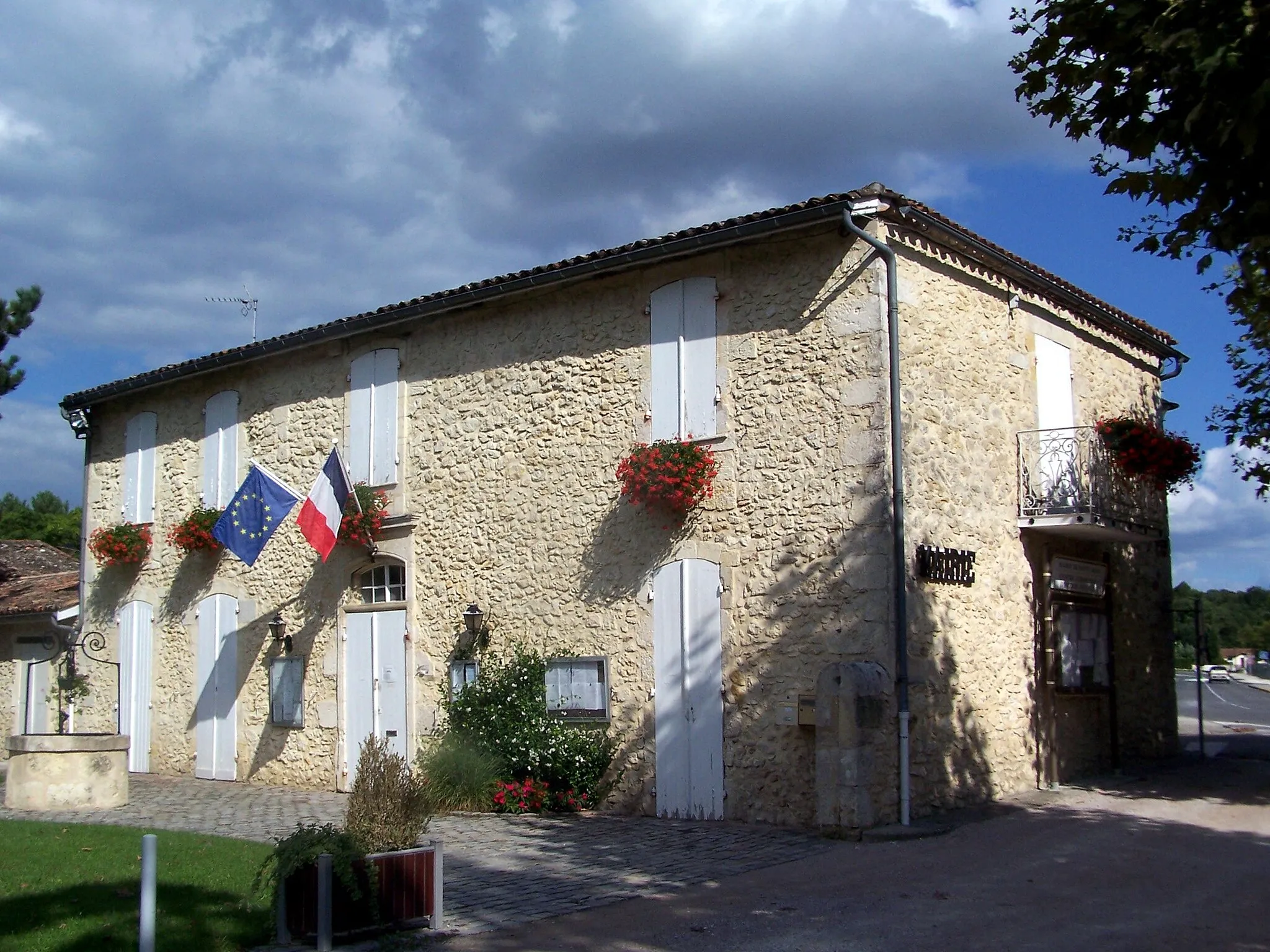 Photo showing: Town hall of Saint-Selve) (Gironde, France)