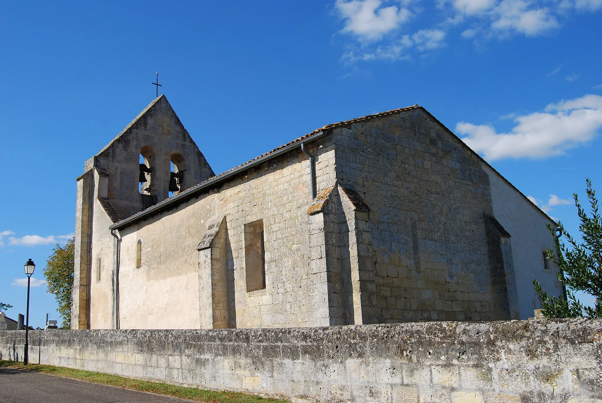 Photo showing: This building is indexed in the base Mérimée, a database of architectural heritage maintained by the French Ministry of Culture, under the reference PA00083675 .