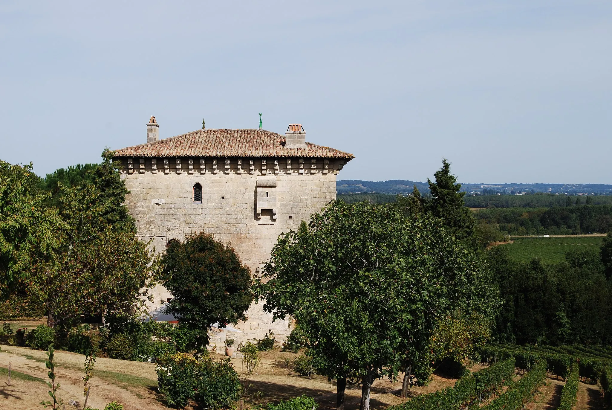 Photo showing: This building is indexed in the base Mérimée, a database of architectural heritage maintained by the French Ministry of Culture, under the reference PA00083646 .