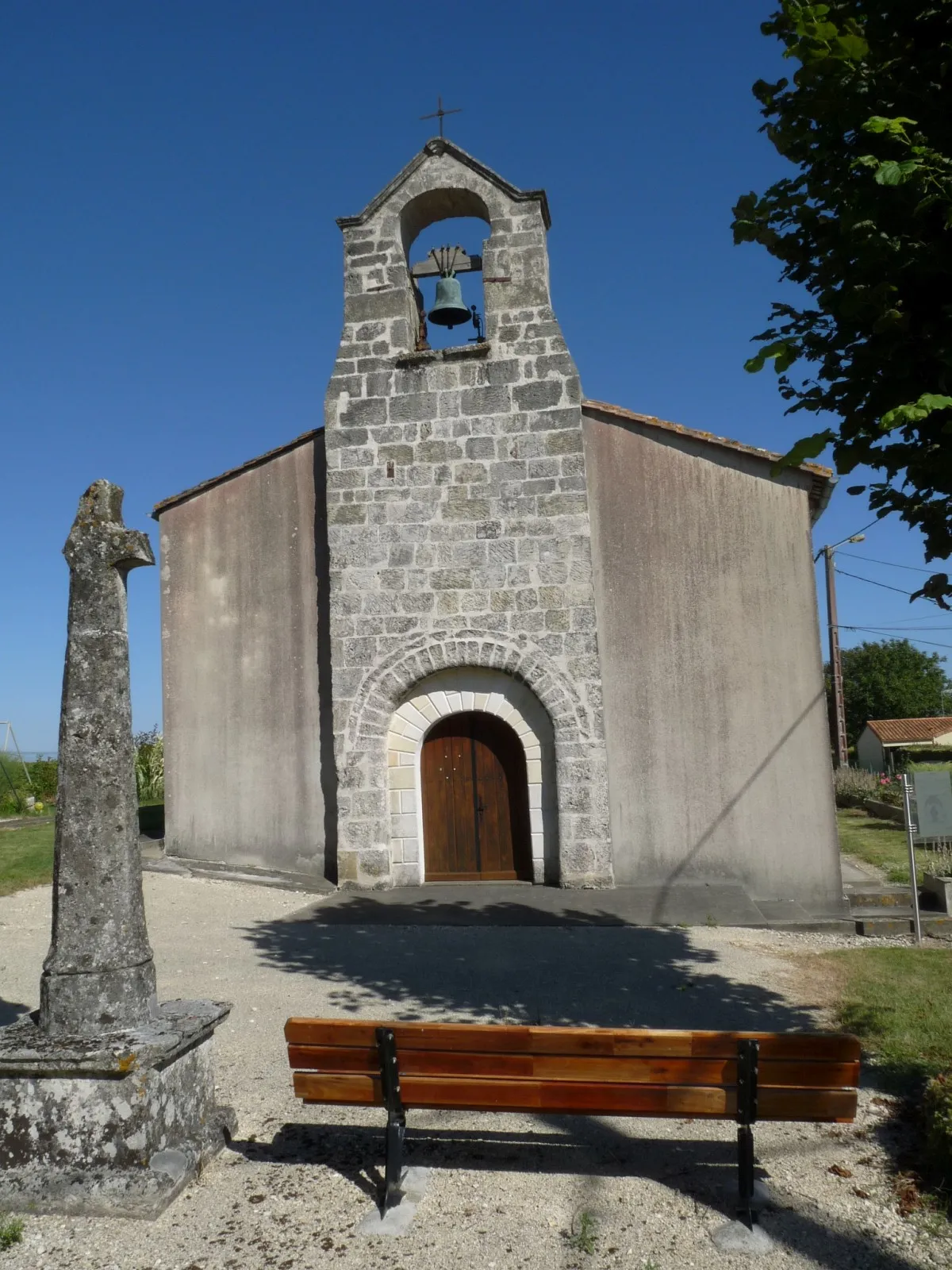 Photo showing: Eglise de Chartuzac, Charente-Maritime, France
