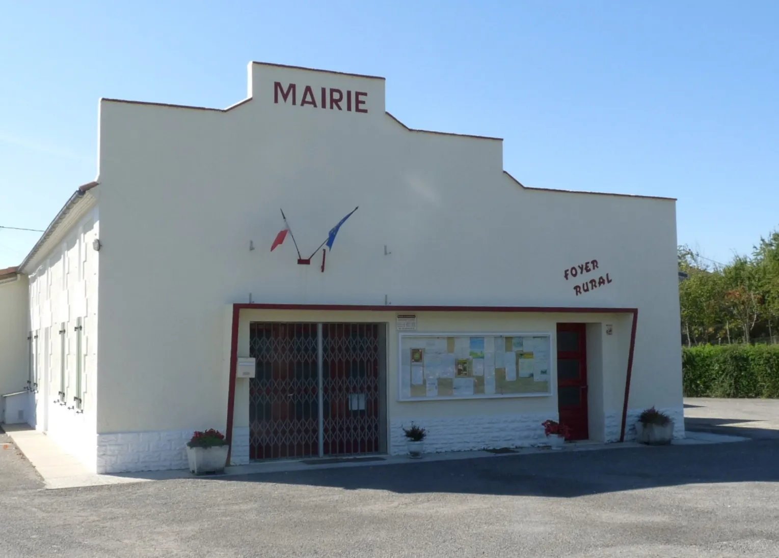Photo showing: Mairie de Chartuzac, Charente-Maritime, France