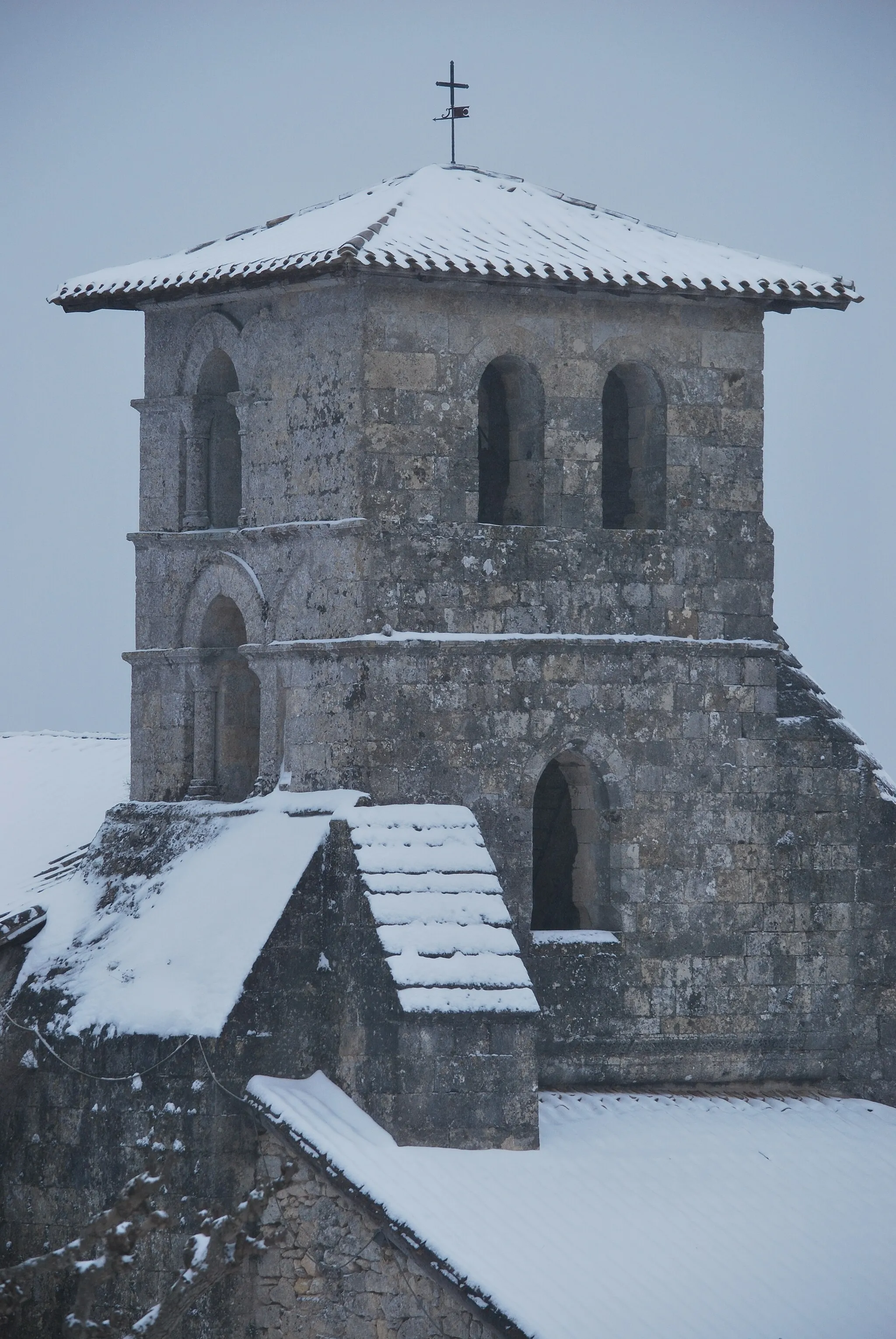 Photo showing: Clocher de l'église Notre-Dame de Saint-Aubin-de-Branne sous la neige