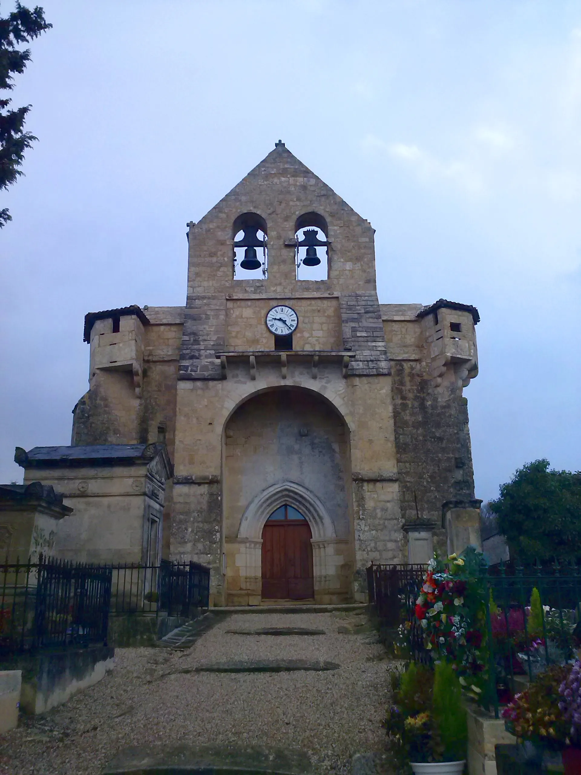 Photo showing: Façade de l'église de Saint-Jean-de-Blaignac.