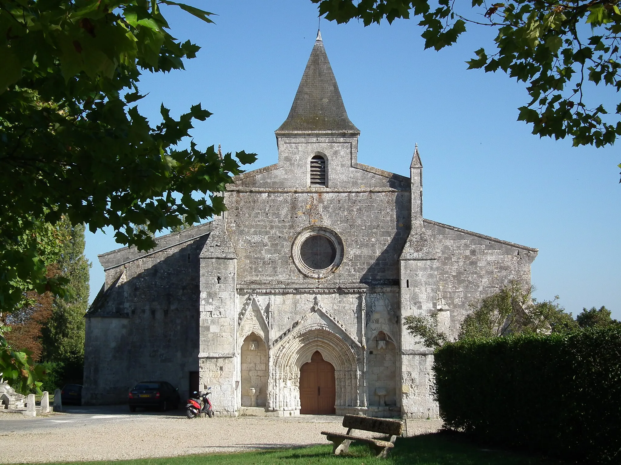 Photo showing: L'église Saint-Michel d'Ozillac