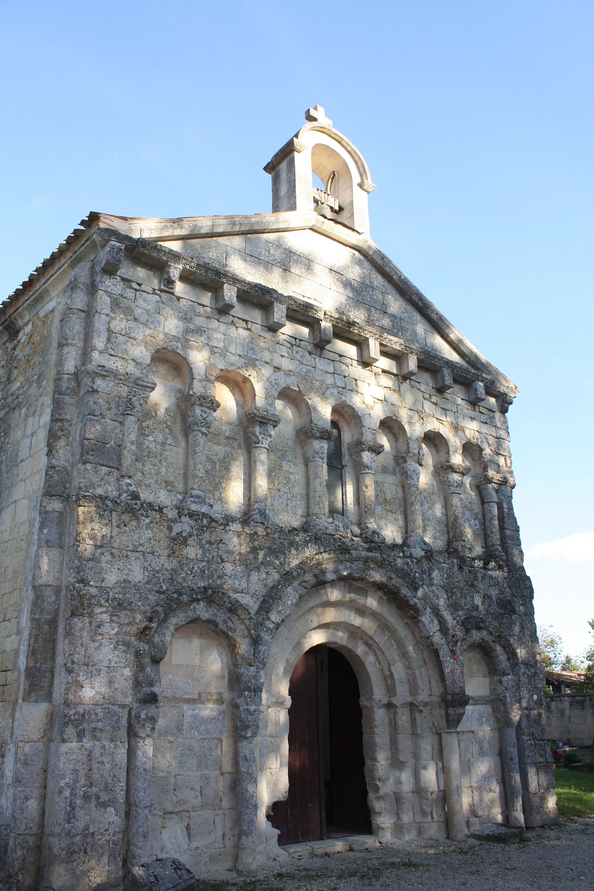 Photo showing: This building is indexed in the base Mérimée, a database of architectural heritage maintained by the French Ministry of Culture, under the reference PA00105202 .