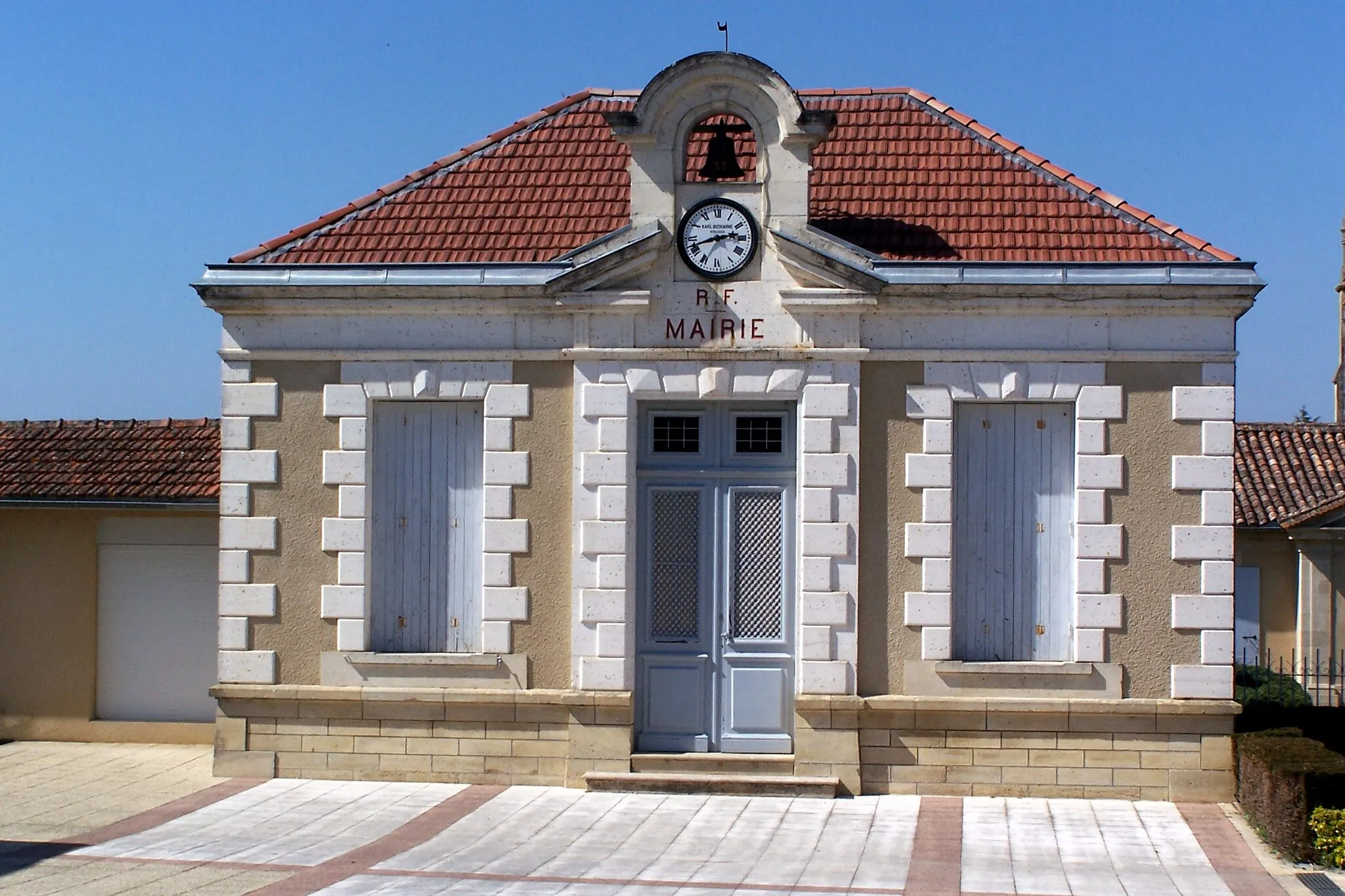 Photo showing: Town hall of Bommes (Gironde, France)