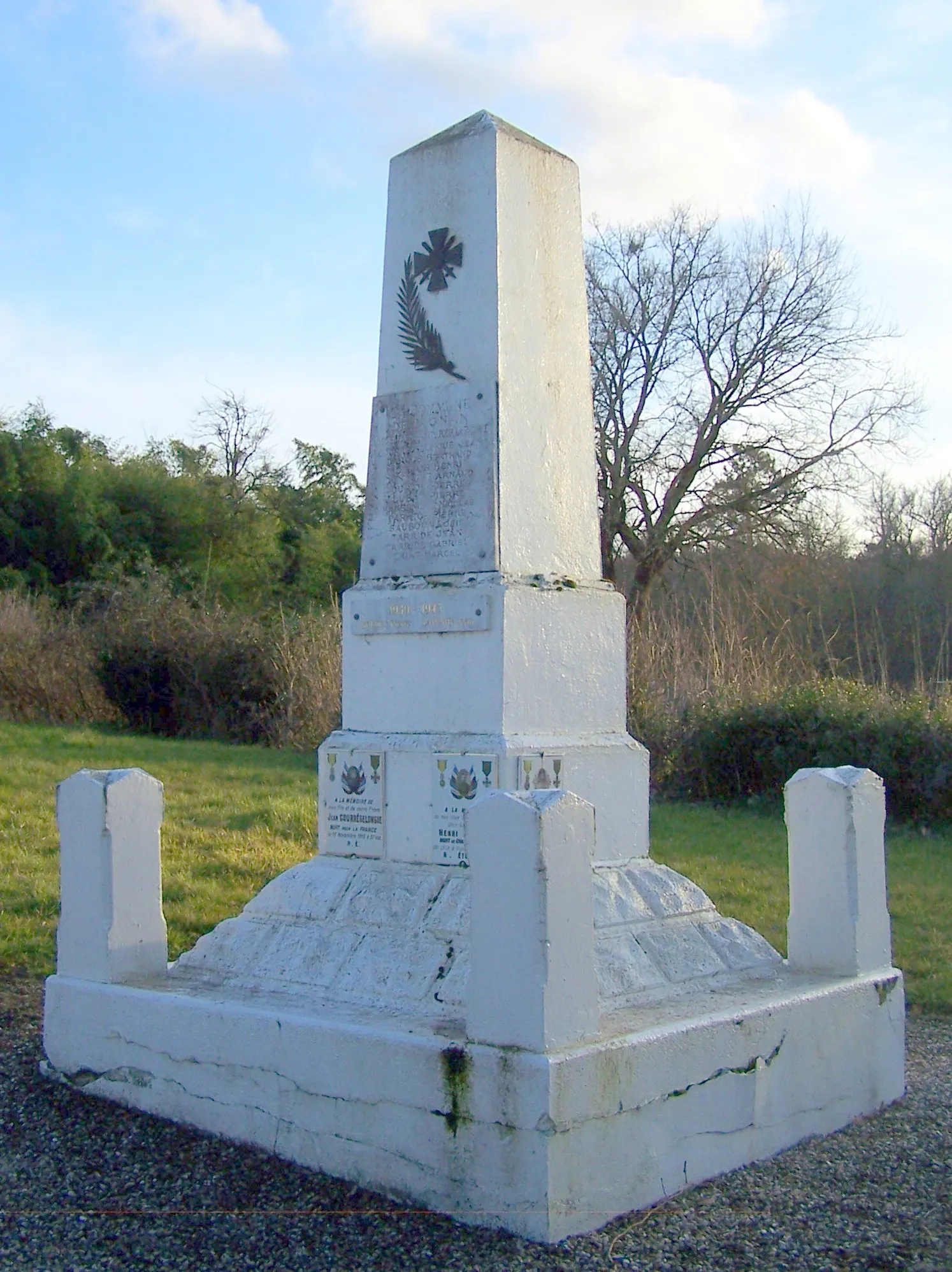 Photo showing: War memorial of Lignan-de-Bazas (Gironde, France)