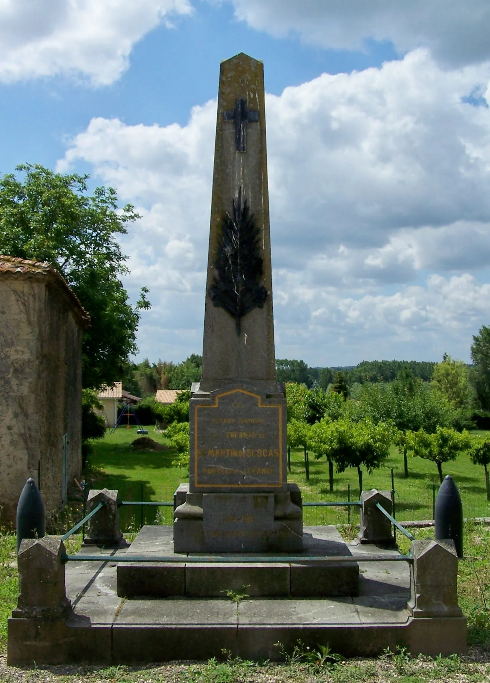 Photo showing: Monument aux morts de Saint-Martin-de-Sescas, Gironde, France