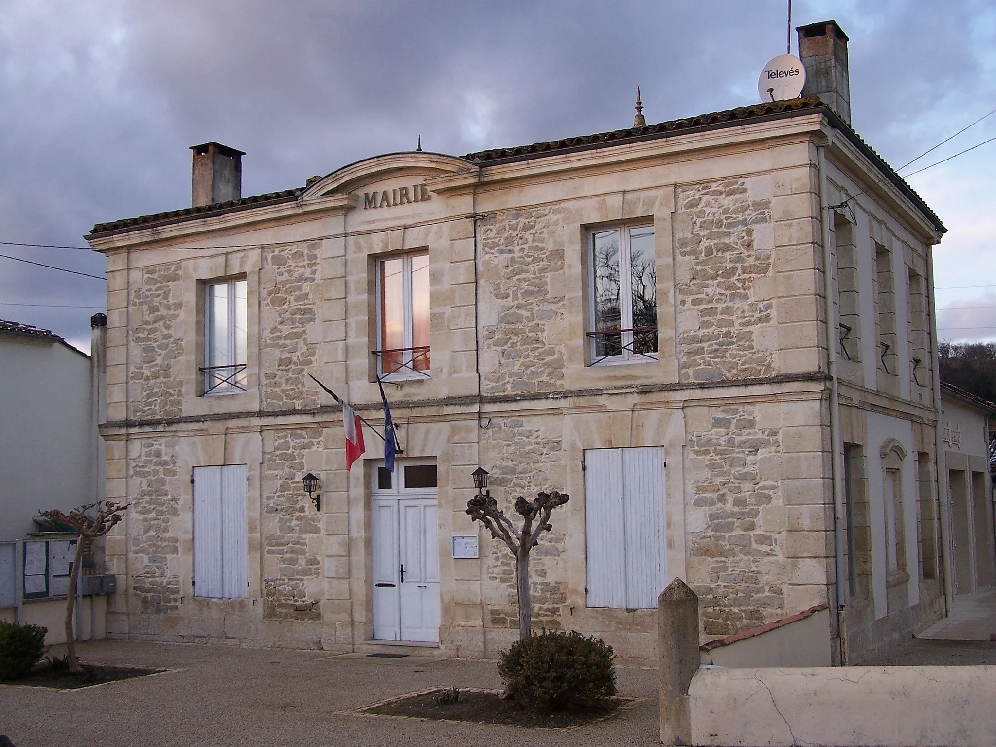 Photo showing: Town hall of Casseuil (Gironde, France)