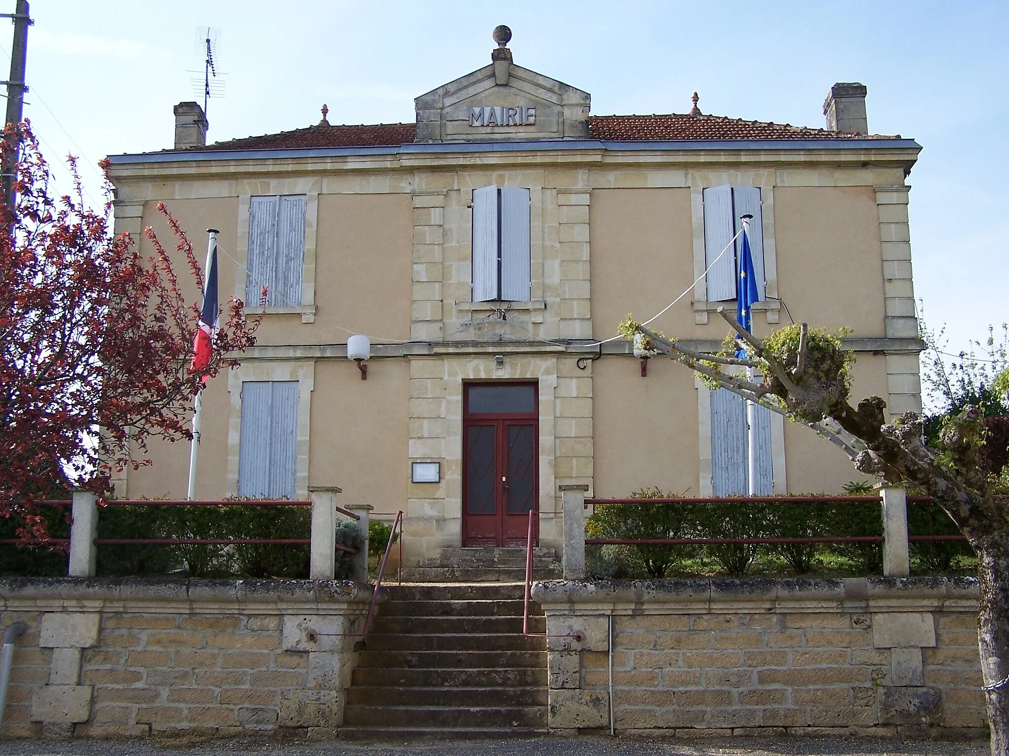 Photo showing: Town hall of Saint-Germain-de-Grave (Gironde, France)