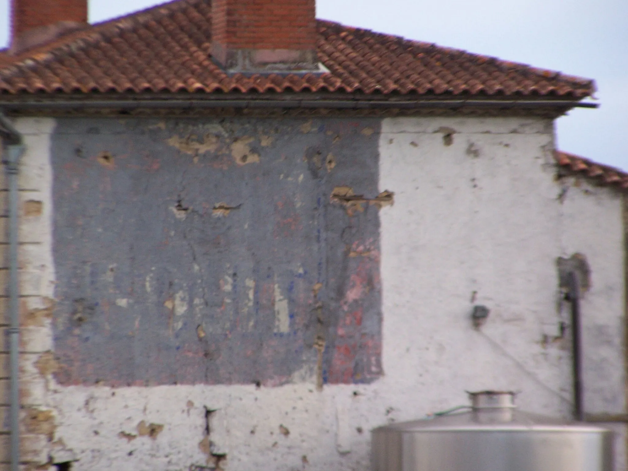 Photo showing: Ghost sign Bisquit in Saint-Pierre-d'Aurillac (Gironde, France)