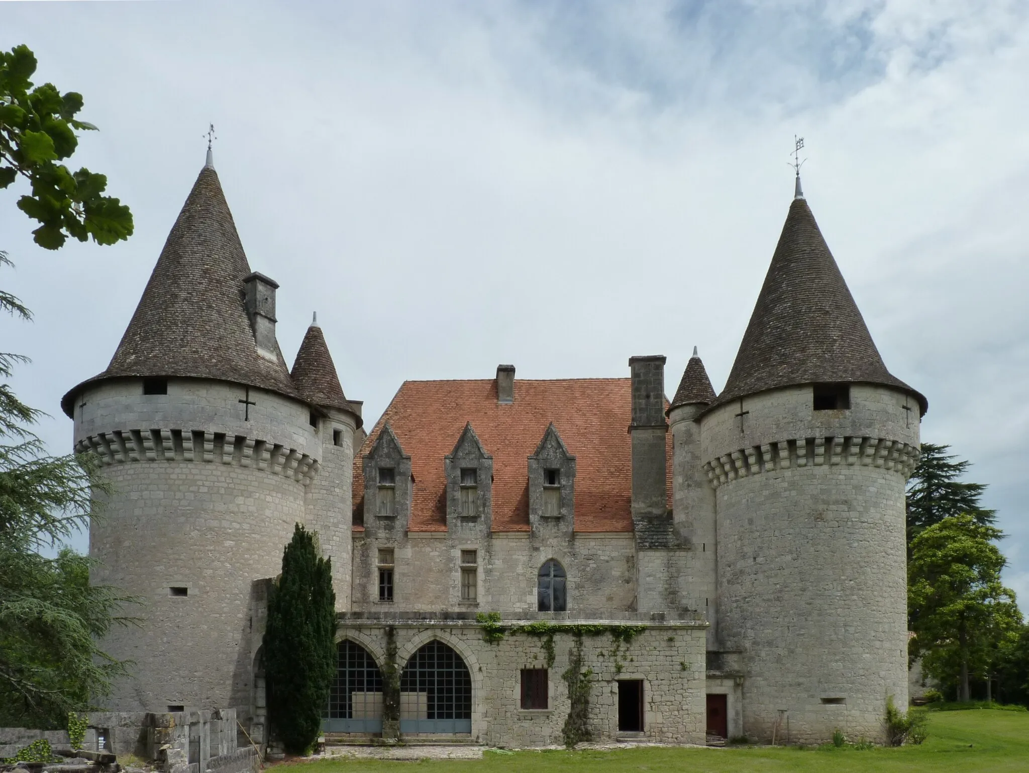 Photo showing: Domaine du château de Bridoire, village de Ribagnac, département de la Dordogne - Façade ouest