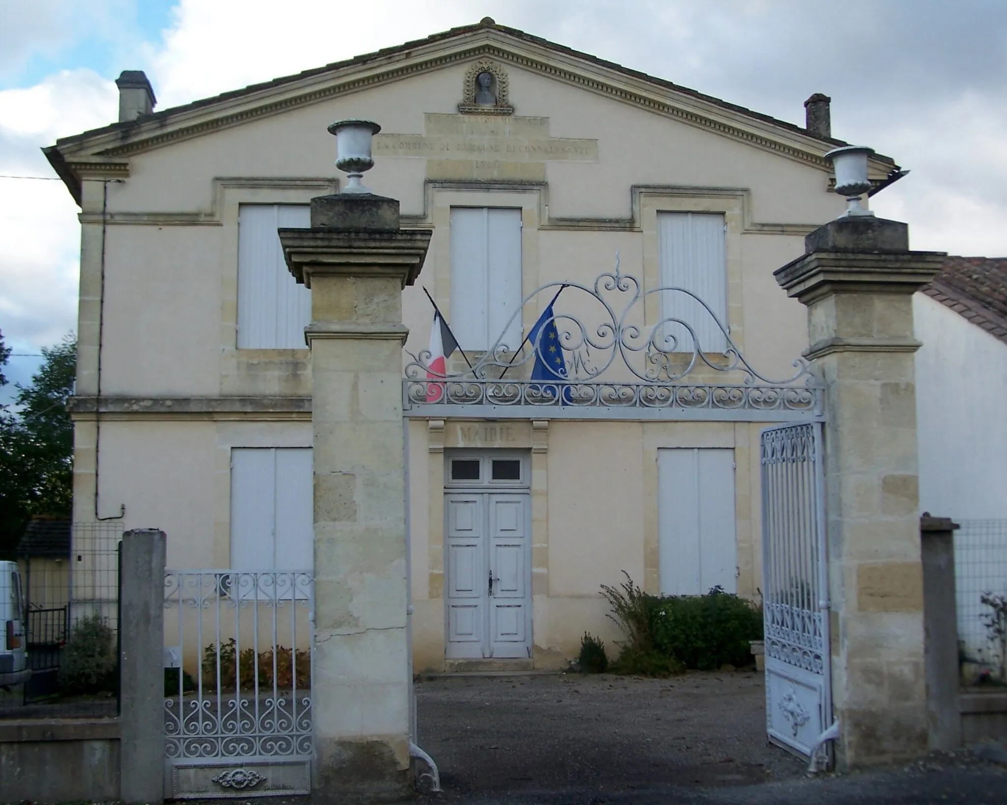 Photo showing: Town hall of Romagne (Gironde, France)