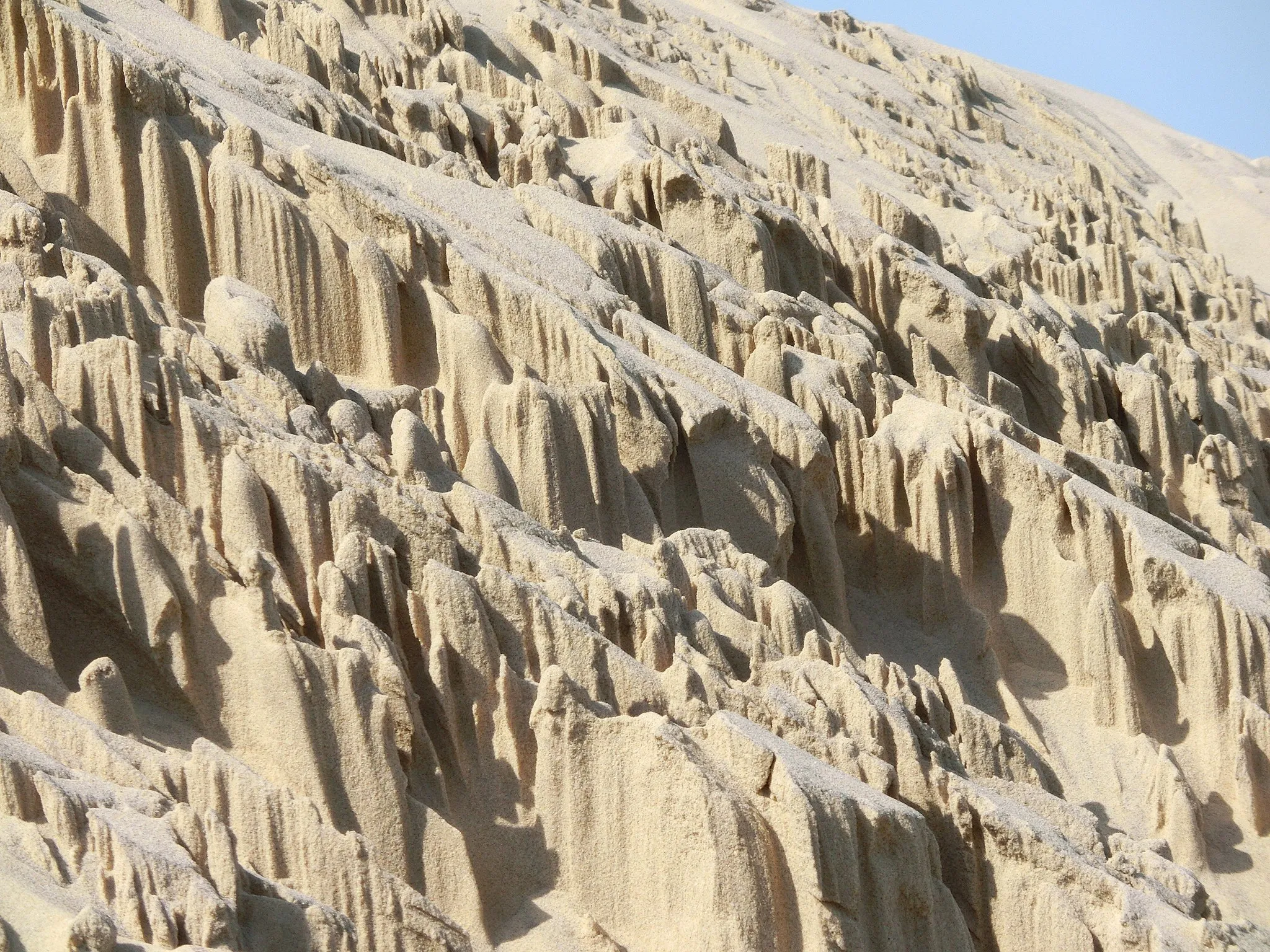 Photo showing: Constructions de sable de la dune du Pilat.