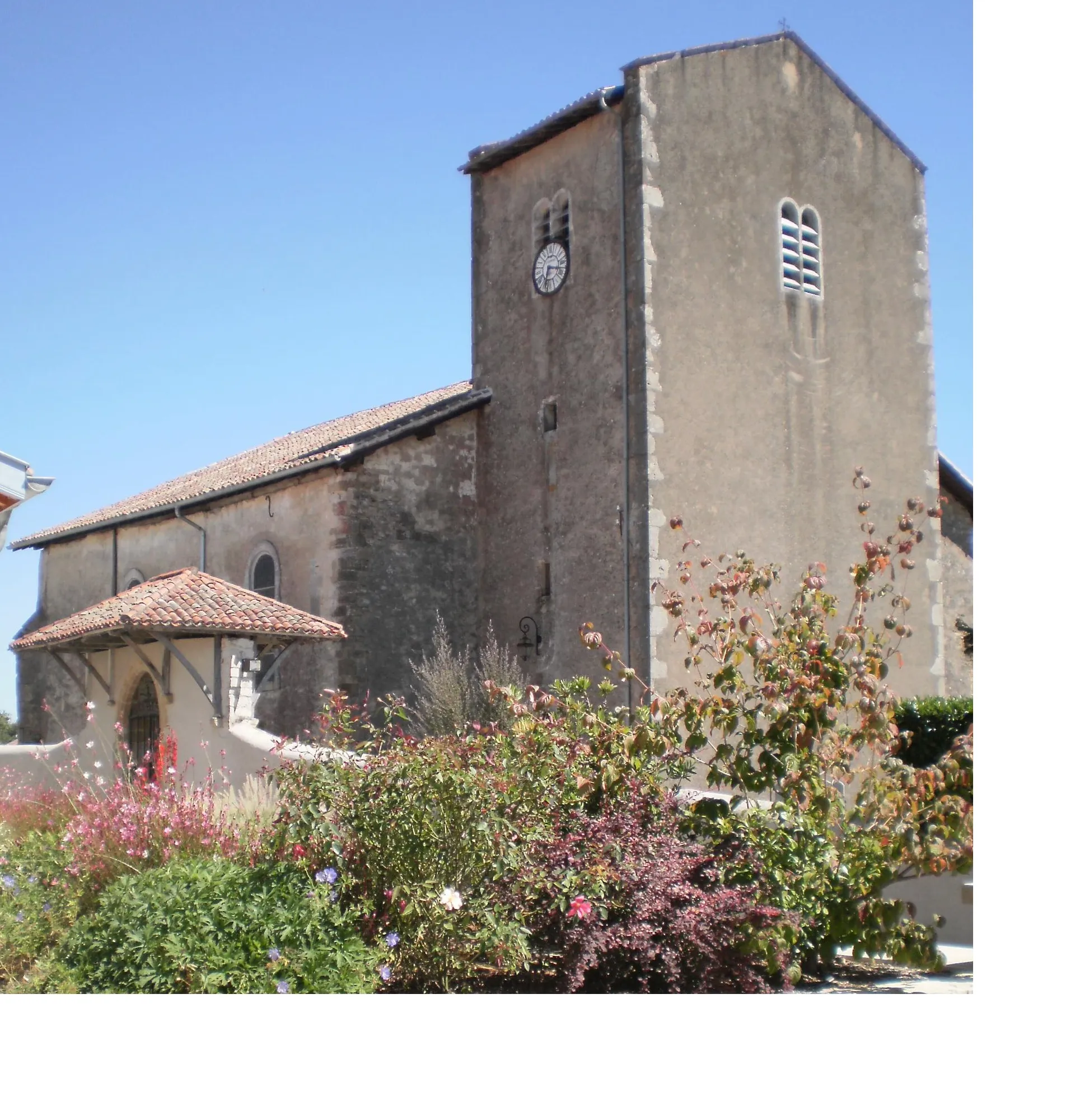 Photo showing: Eglise de Saint-Etienne-d'Orthe (Landes), vue du porche & du clocher (façade ouest) depuis le N-O, extérieur.