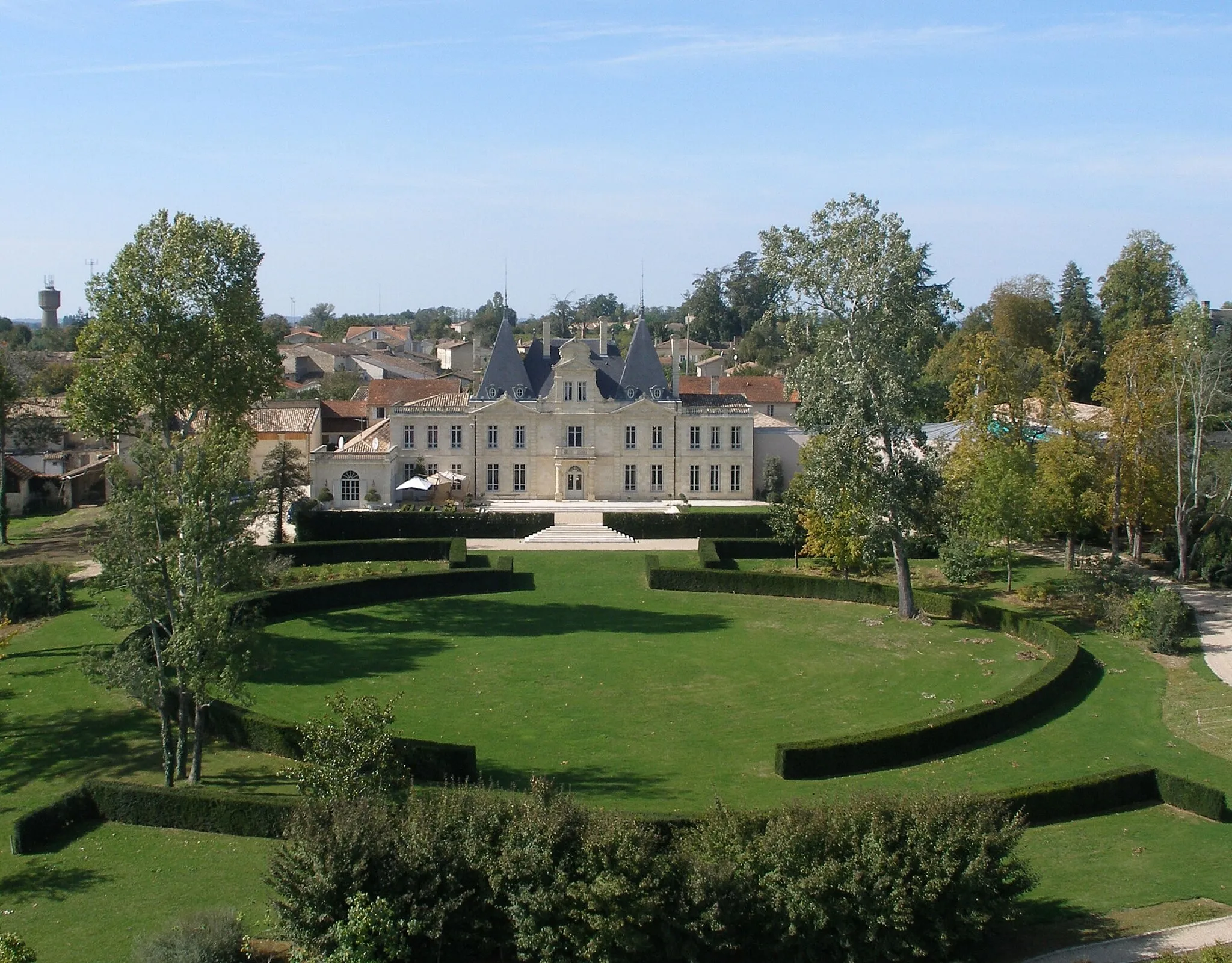 Photo showing: Chateau de Lussac (Lussac-Saint Emilion)