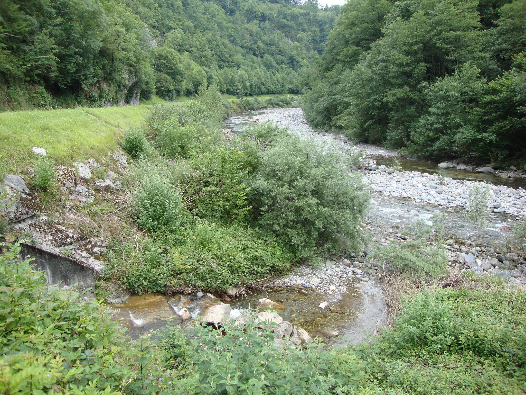Photo showing: Osse-en-Aspe (Pyr-Atl, Fr) confluence Espalungue - Gave d'Aspe at location Lacroix.
