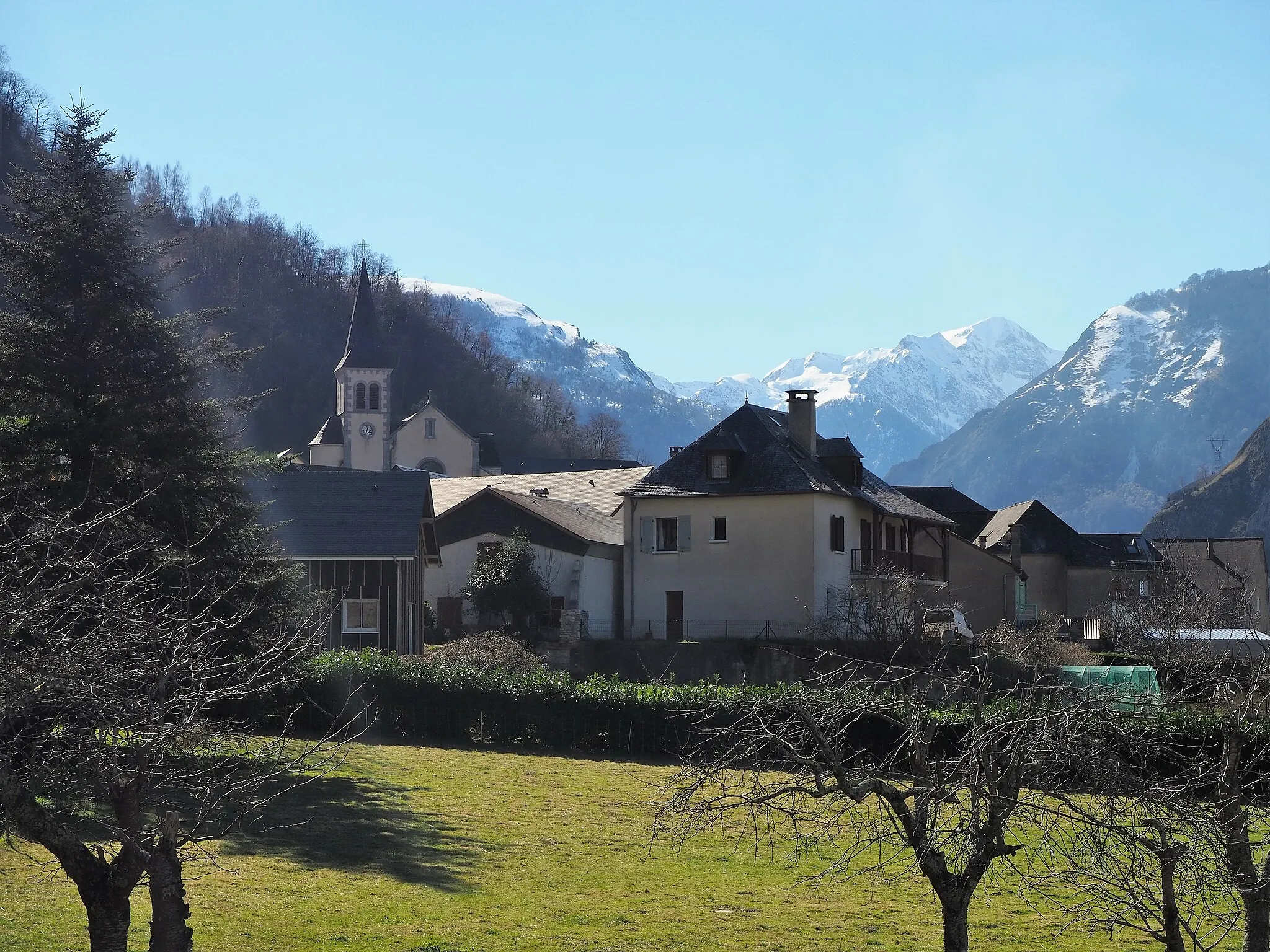 Photo showing: Le village d'Aste, au sein de la commune d'Aste-Béon.