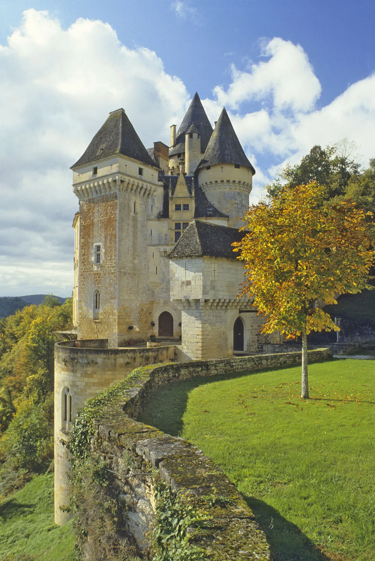 Photo showing: This building is indexed in the base Mérimée, a database of architectural heritage maintained by the French Ministry of Culture, under the reference PA00082643 .