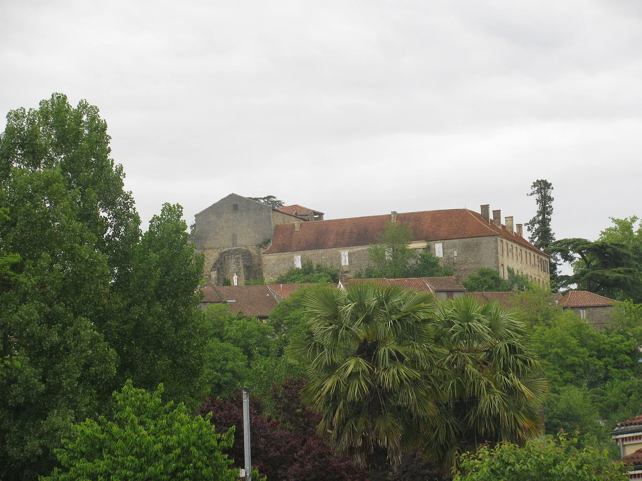 Photo showing: vue sur le Prieuré de Saint-Mont