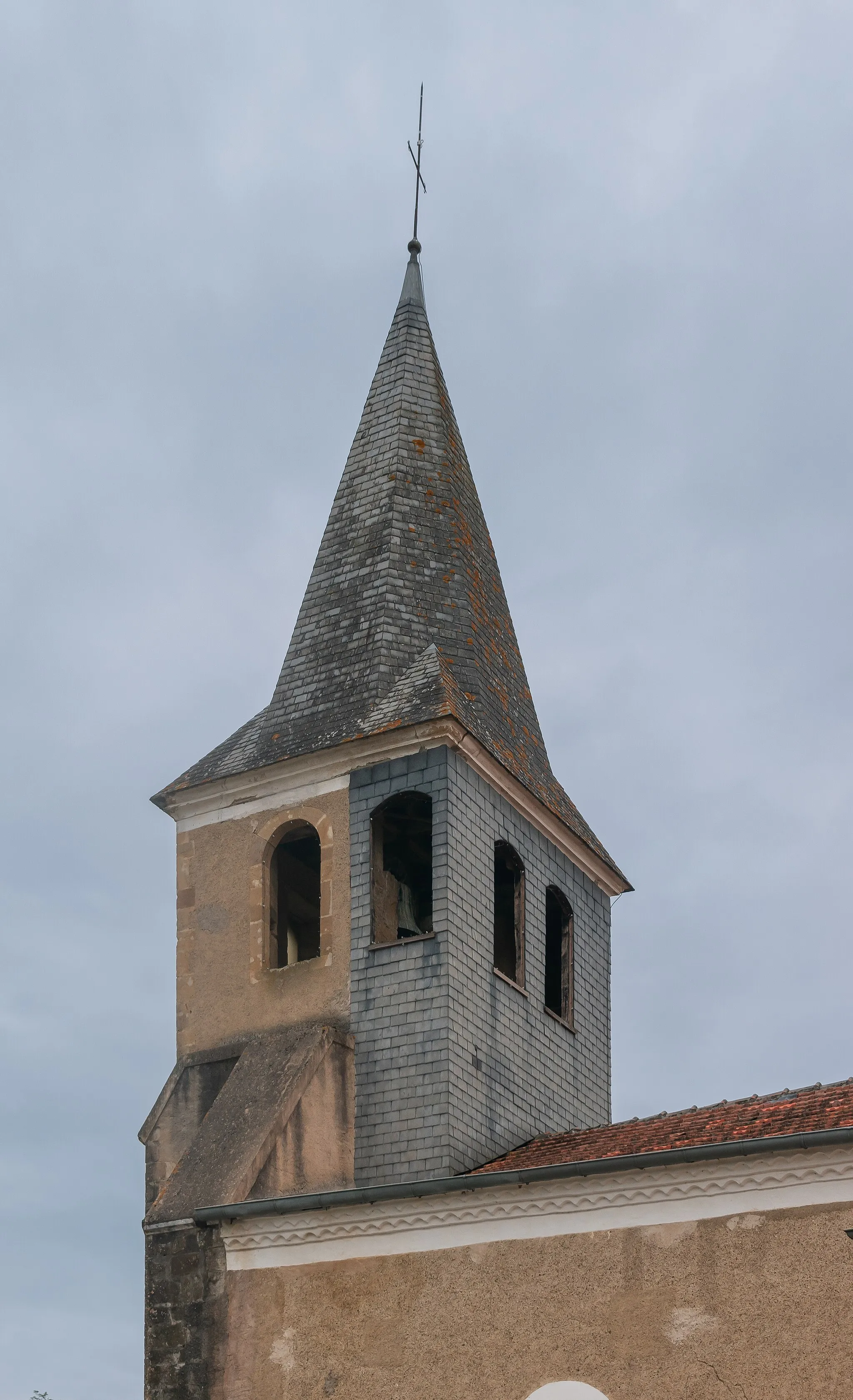 Photo showing: Bell tower of the Saint Saturnin church in Haget, Gers, France