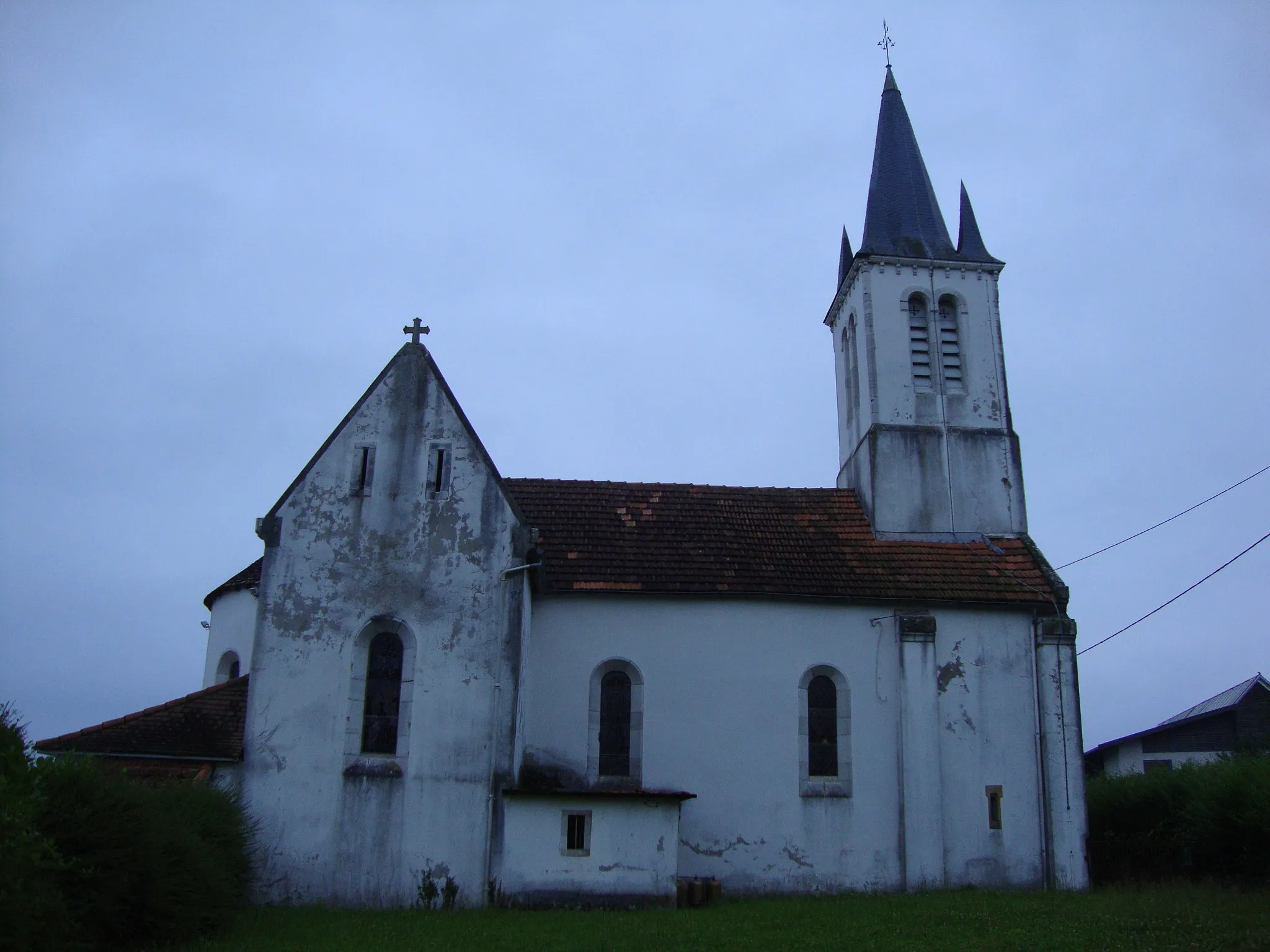 Photo showing: Aroue (Aroue-Ithorots-Olhaïbe, Pyr-Atl, Fr) the church in early morning light