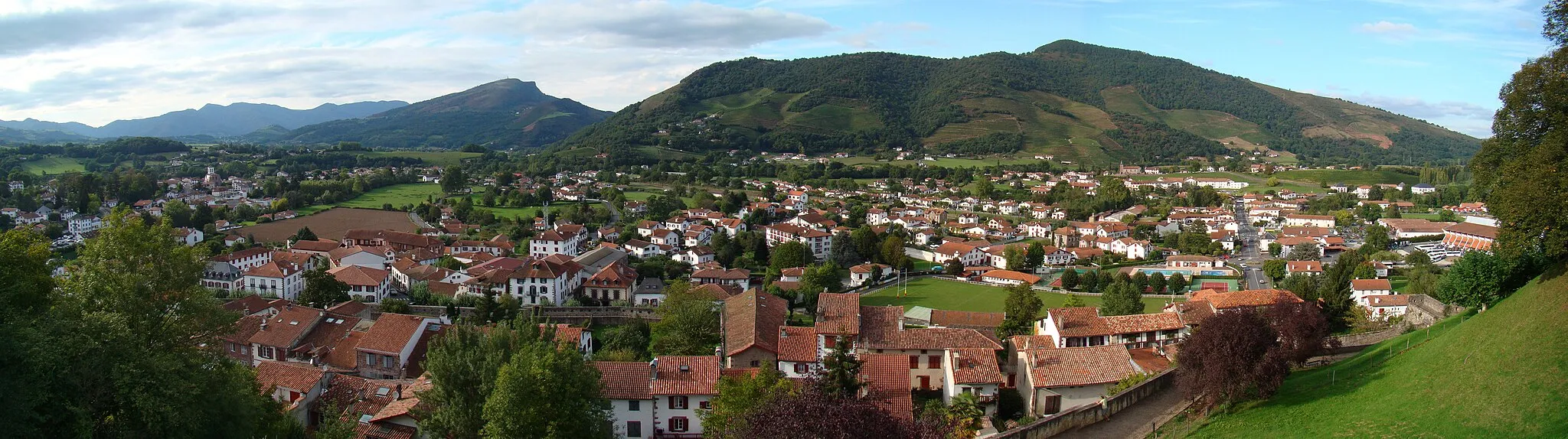 Photo showing: The view of St Jean Pied de Port from the Citadelle towards the north-west.