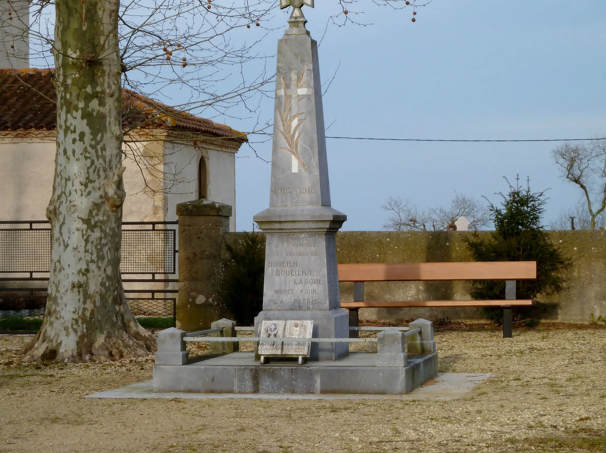 Photo showing: Monument aux morts de Boueilh-Boueilho-Lasque