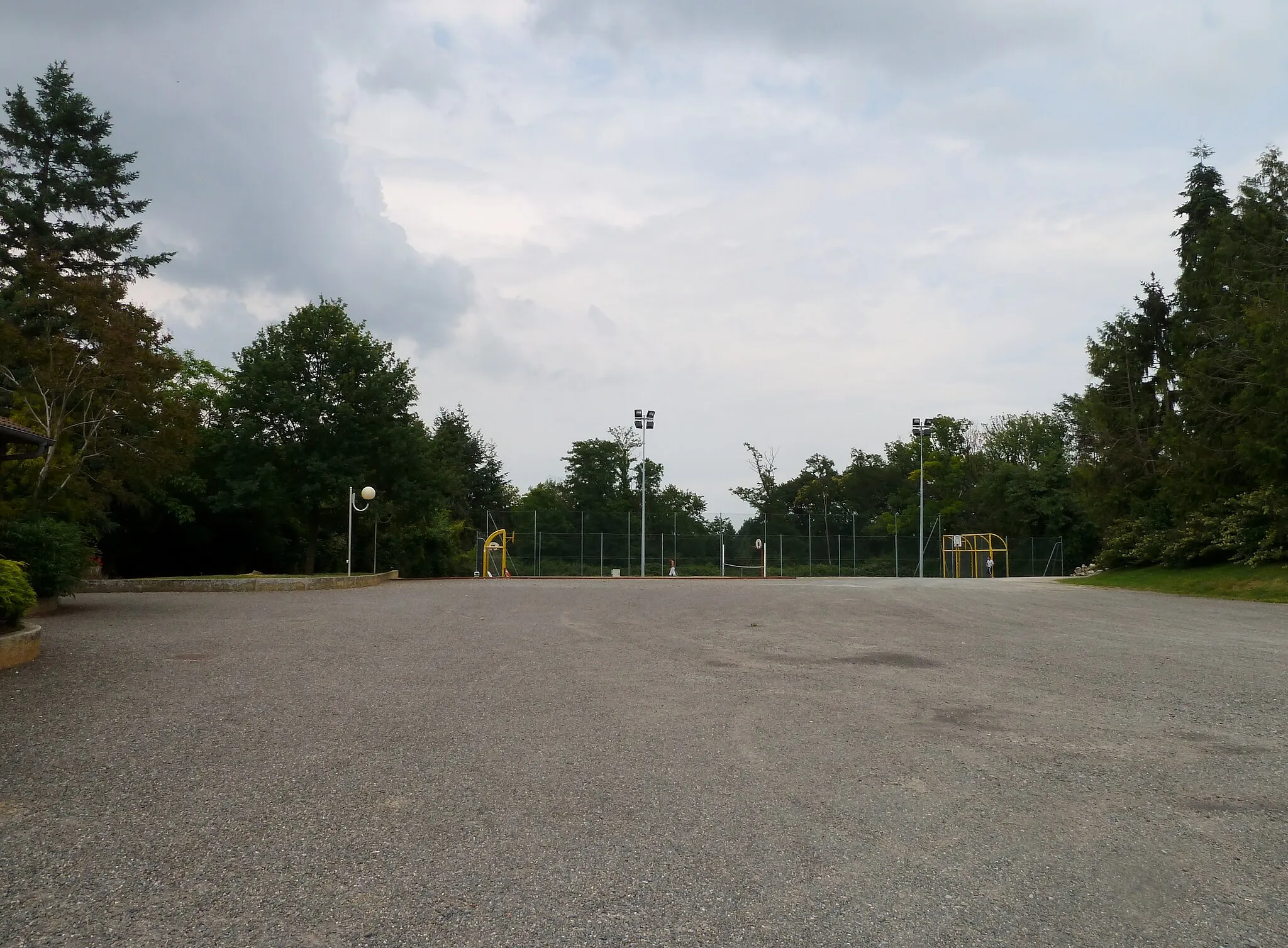 Photo showing: Terrain de sport de Moncaup (Pyrénées-Atlantiques)