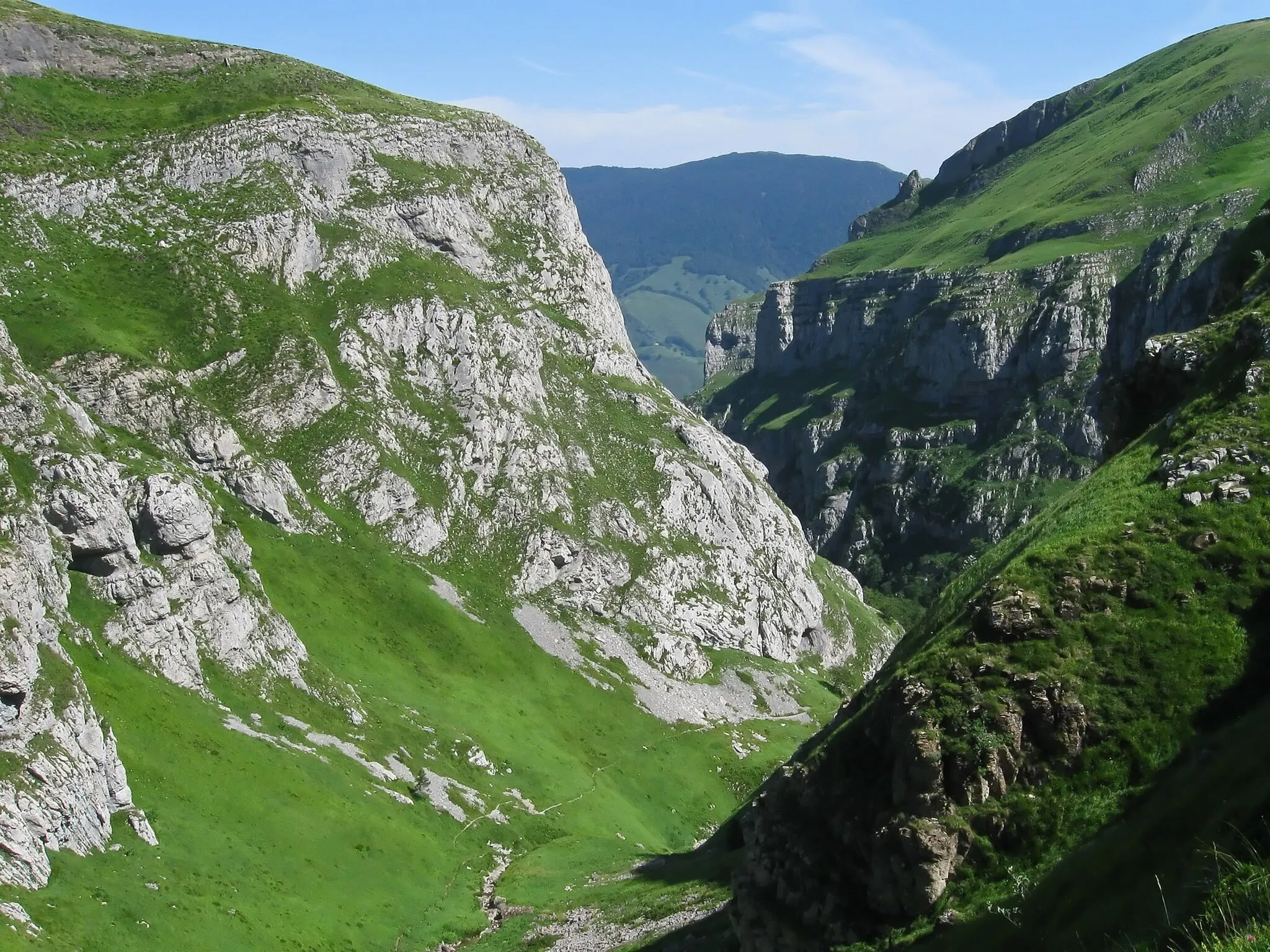 Photo showing: The Canyon of Ehujarre, near Sainte-Engrâce, in the French Basque Country.