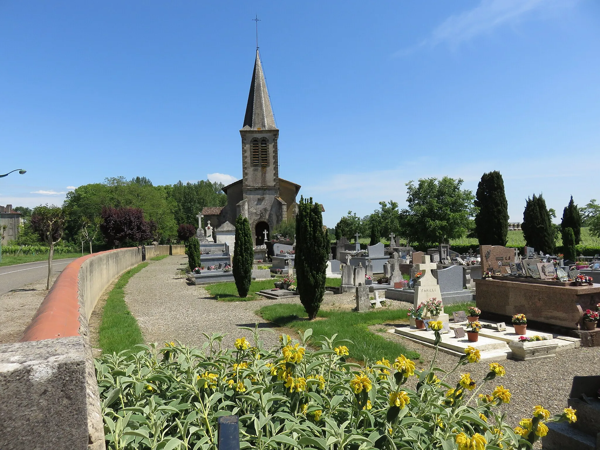 Photo showing: Église Saint-Martin et cimetière à Réans (Gers, France).