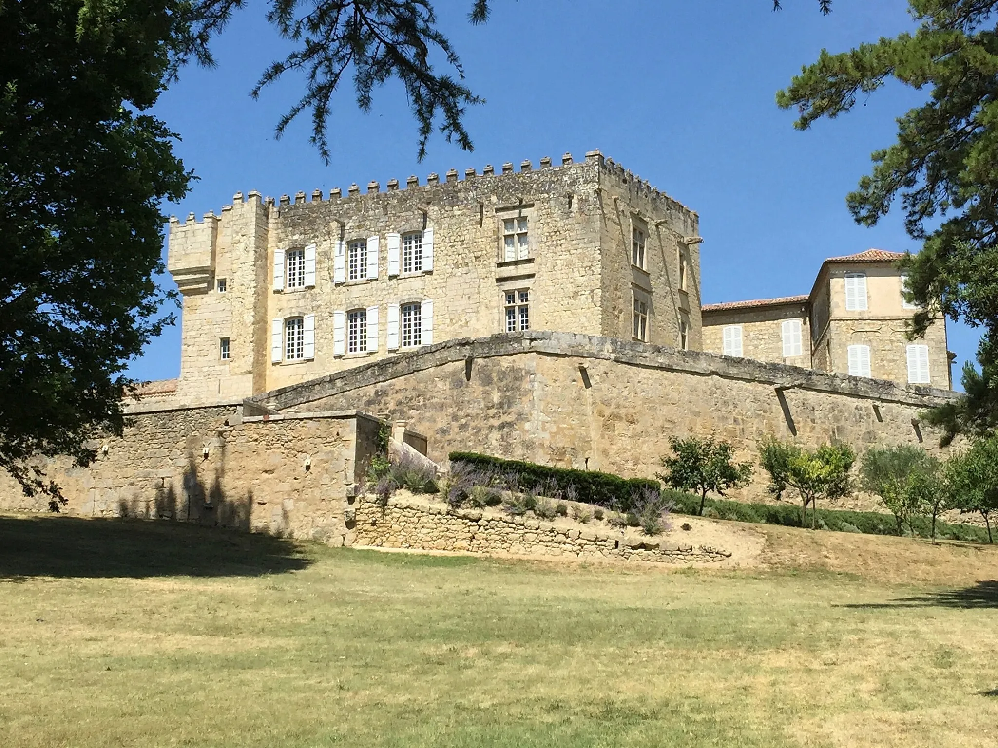 Photo showing: This building is indexed in the base Mérimée, a database of architectural heritage maintained by the French Ministry of Culture, under the reference PA00094939 .