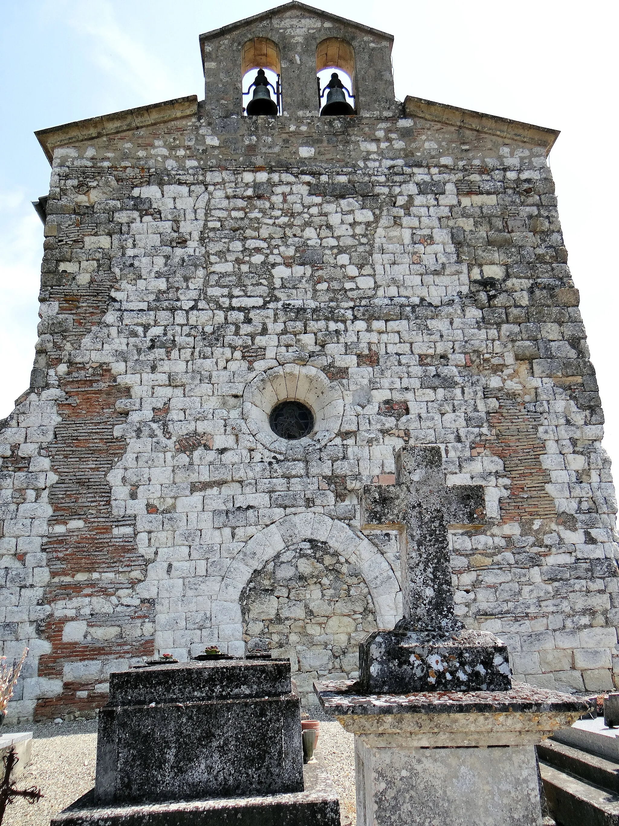 Photo showing: Castéra-Bouzet - Église Saint-Barthélemy - Façade et clocher