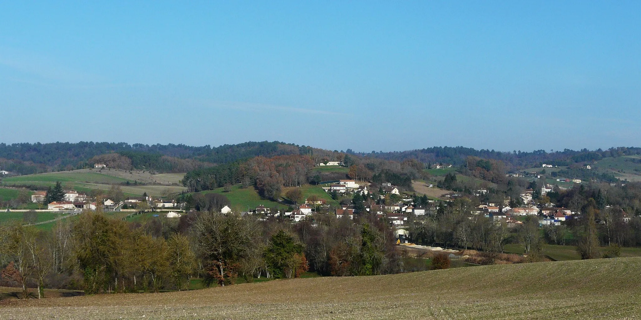 Photo showing: Le bourg de Manzac-sur-Vern, Dordogne, France.