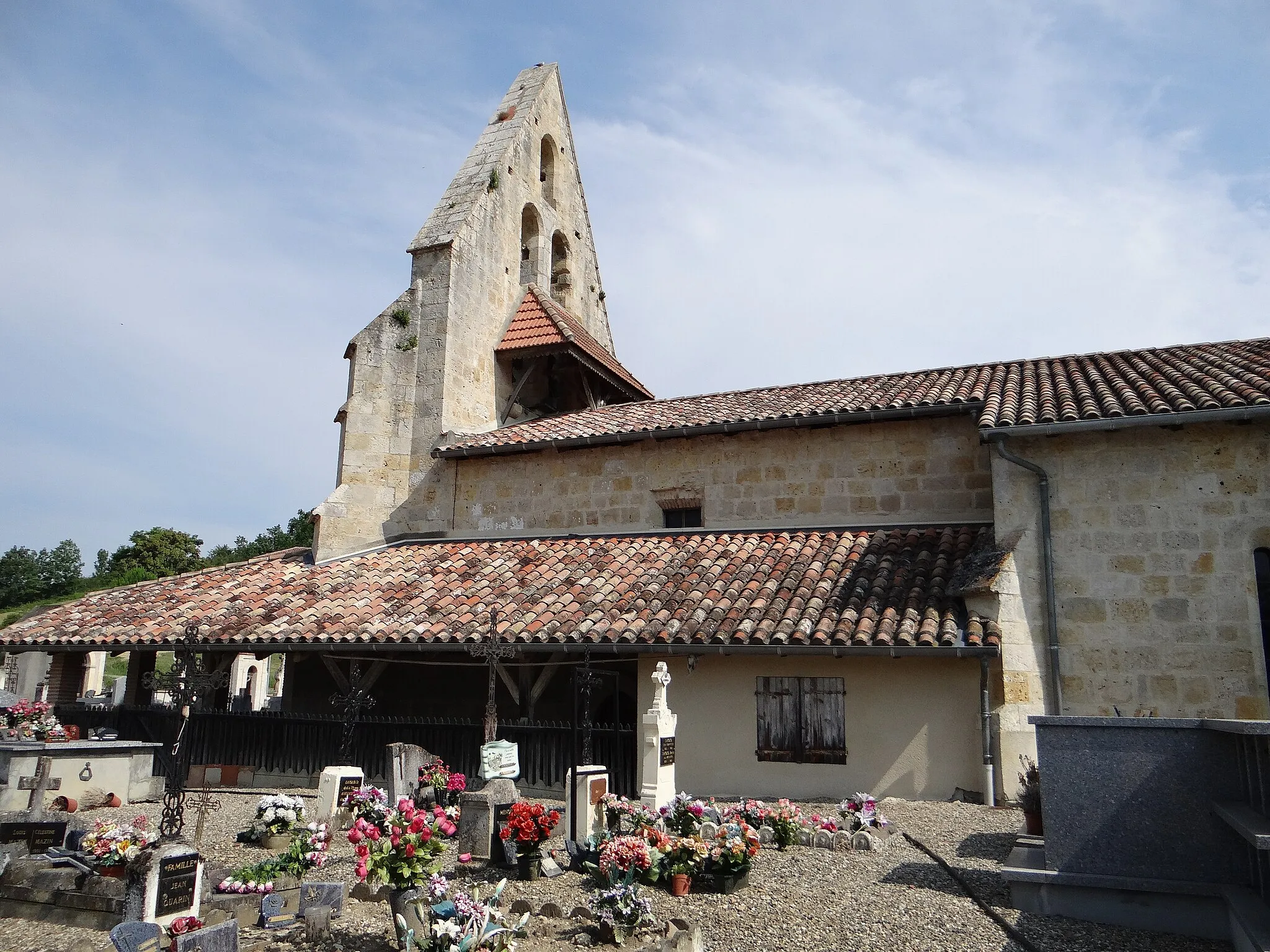 Photo showing: Saint-Cirice - Église Saint-Cyr-et-Sainte-Juliette - Ensemble vu du cimetière