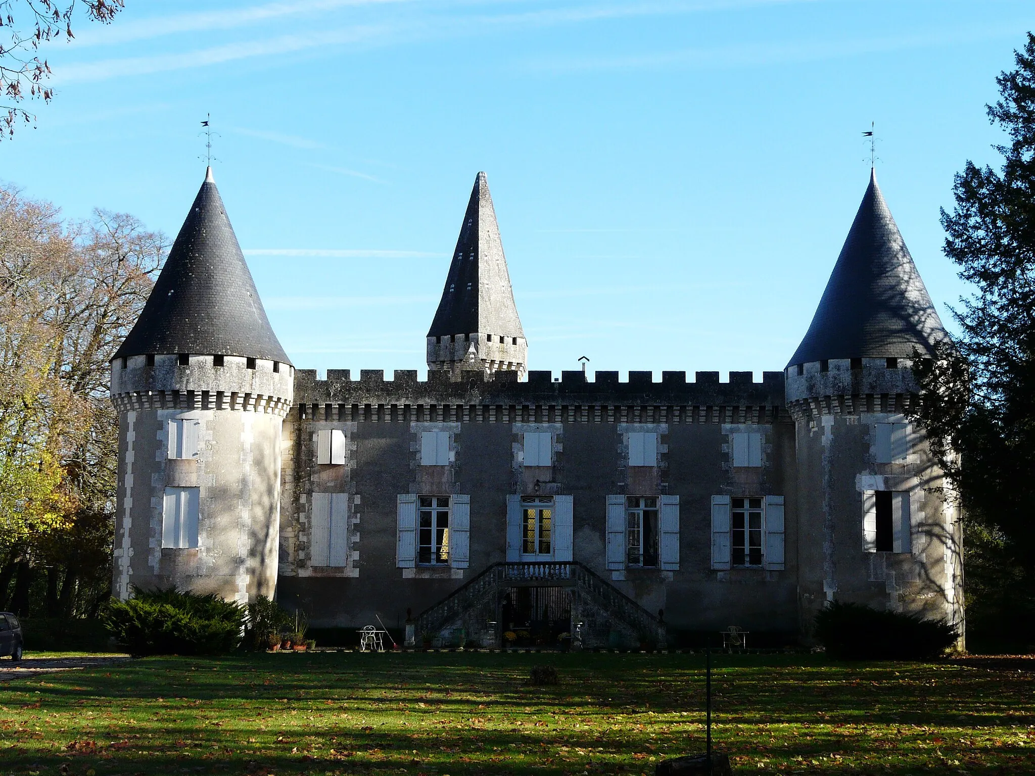 Photo showing: La façade ouest du château de la Borie Saulnier, Champagnac-de-Belair, Dordogne, France.