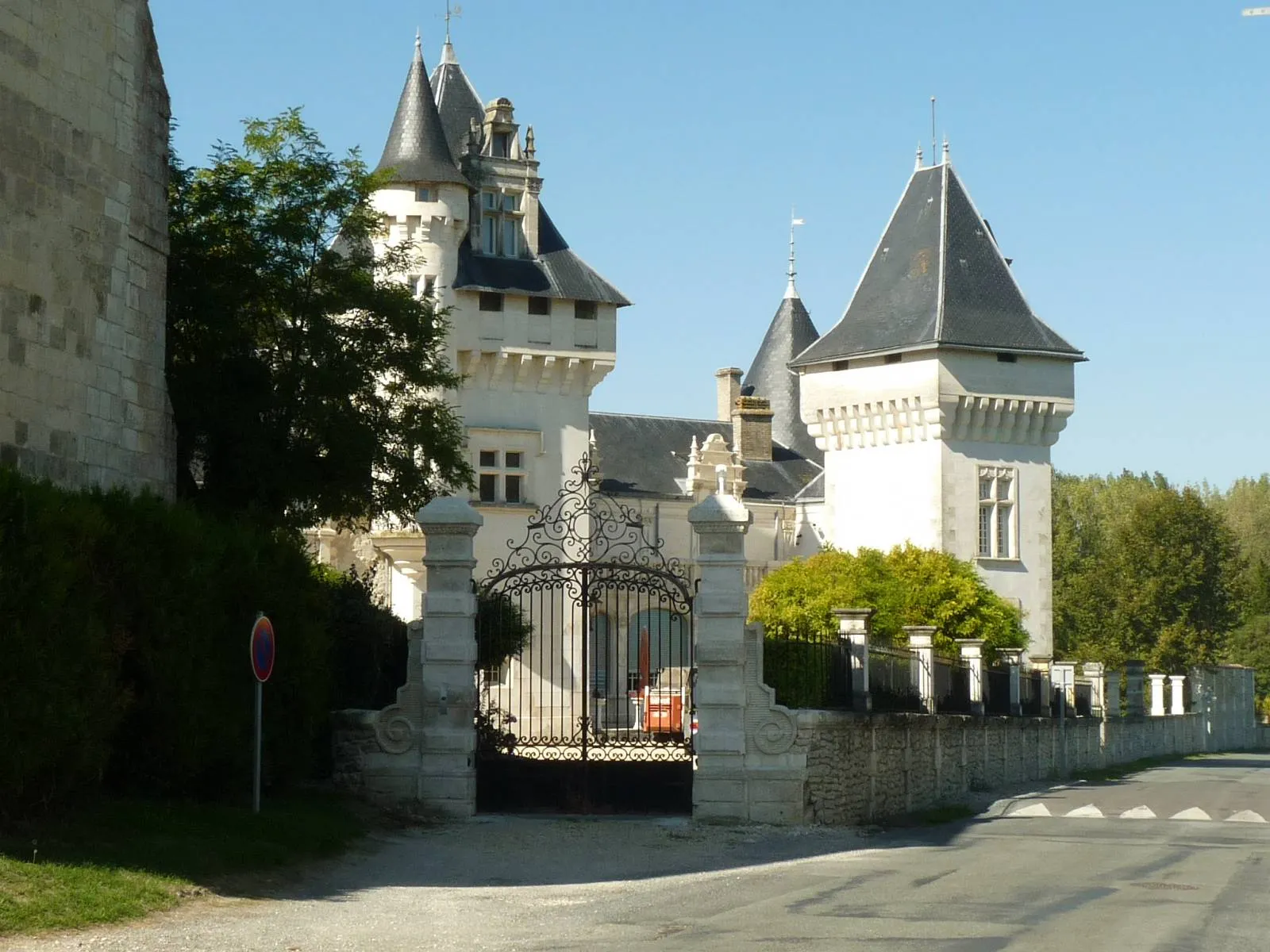 Photo showing: château de Champagne (24), France