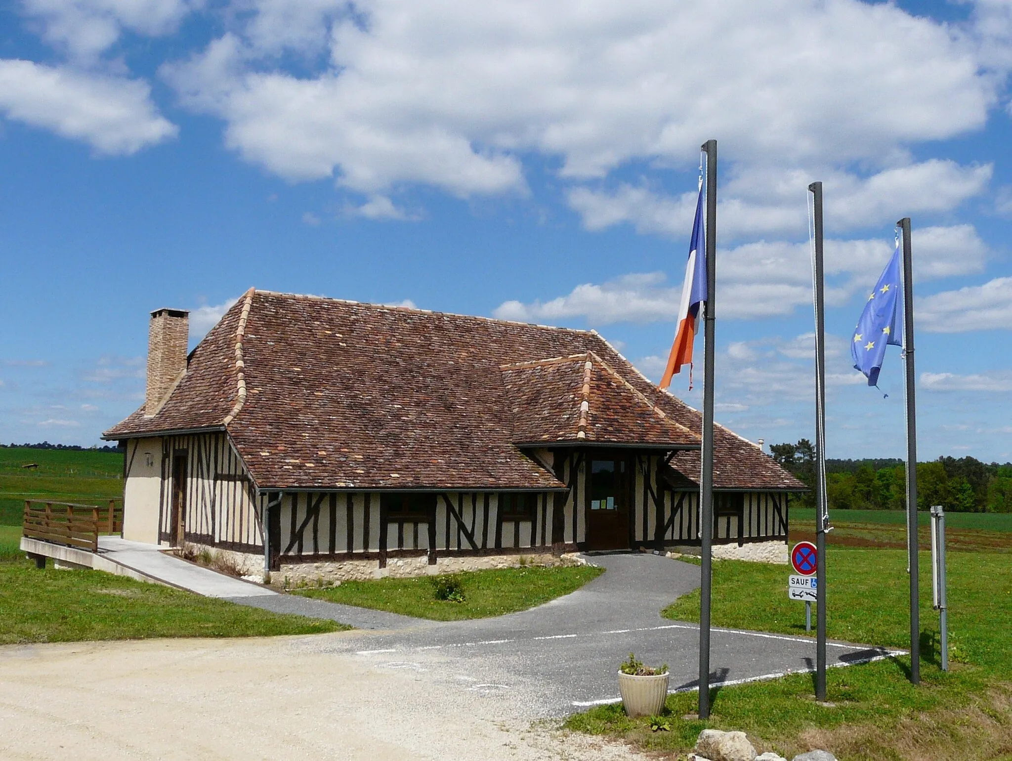 Photo showing: La mairie de Saint-Georges-Blancaneix, Dordogne, France.