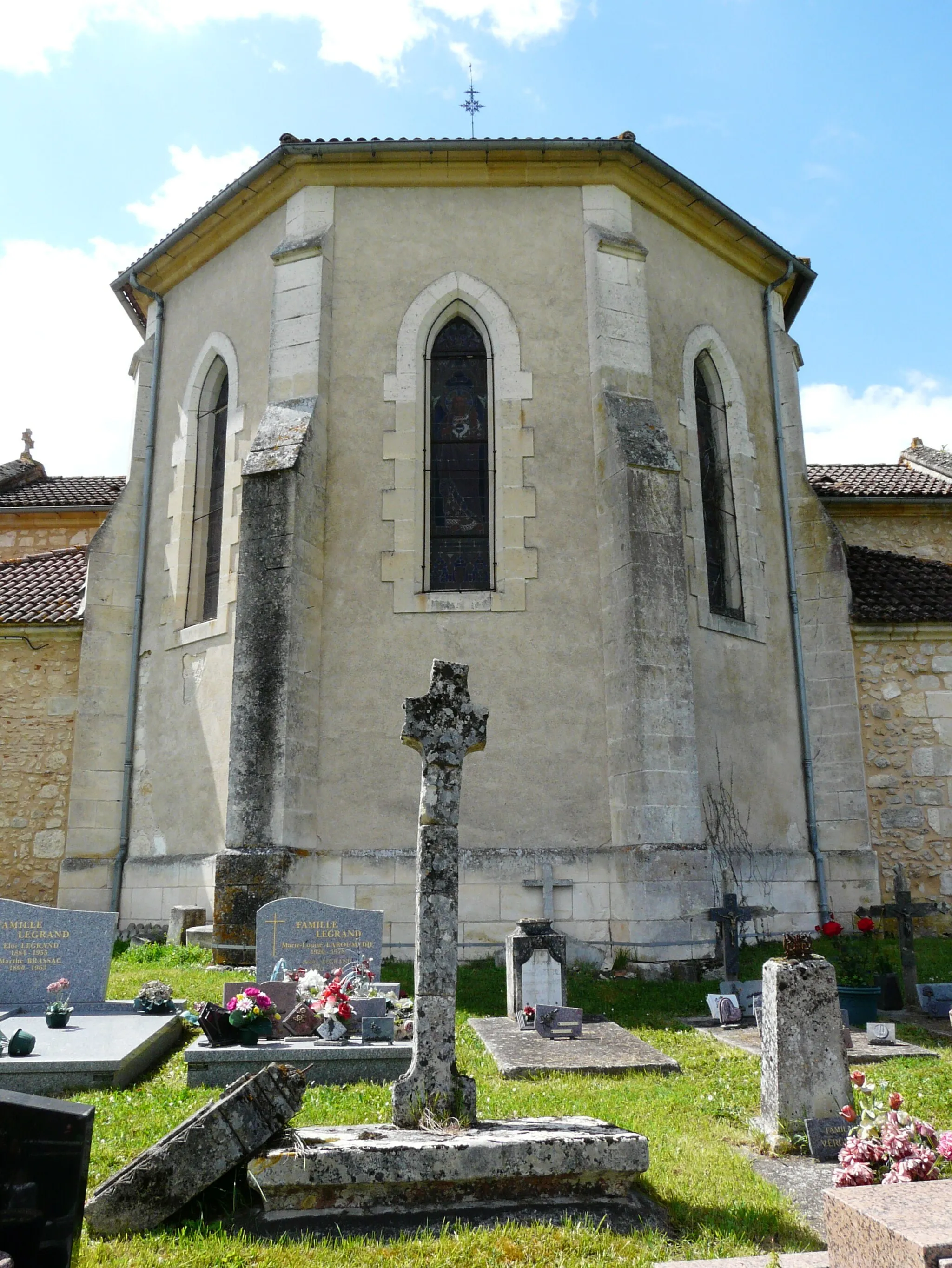 Photo showing: Le chevet de l'église, Saint-Georges-Blancaneix, Dordogne, France.