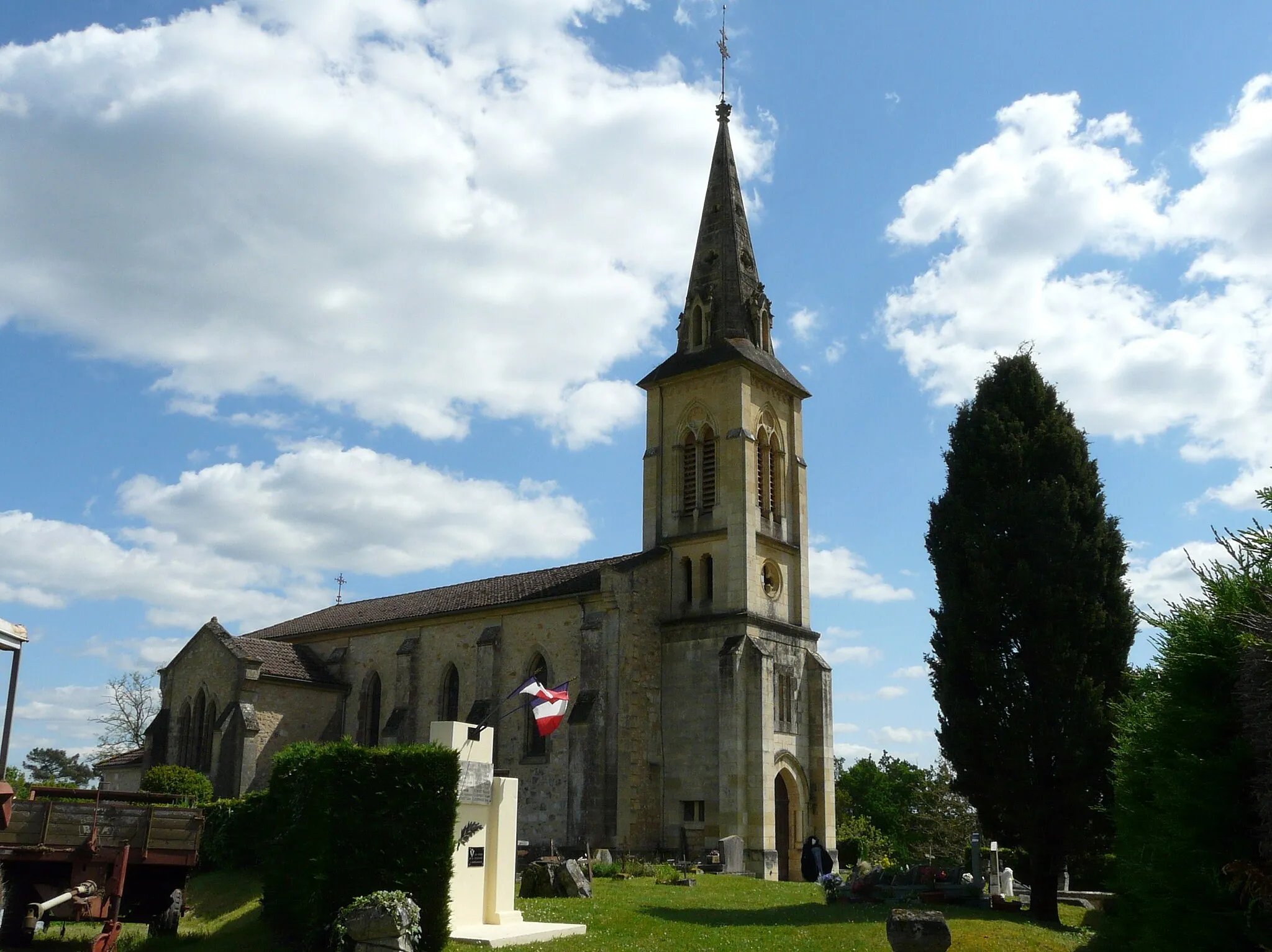 Photo showing: L'église vue depuis le nord-ouest, Saint-Georges-Blancaneix, Dordogne, France.