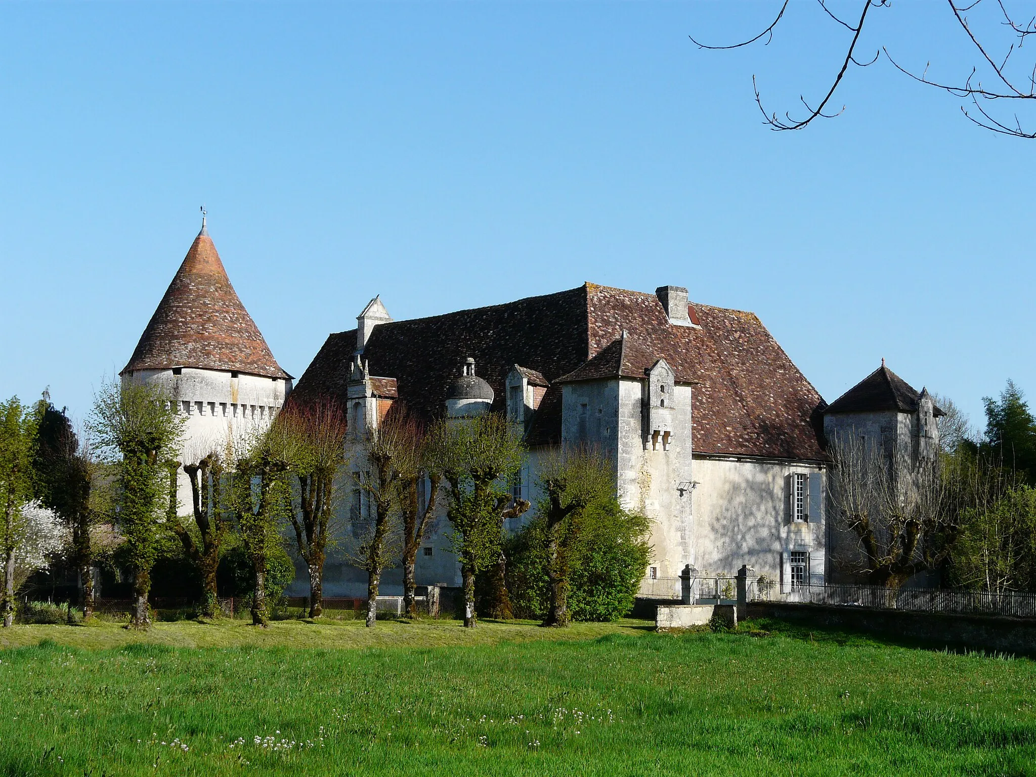 Photo showing: Le château Saulnier, Saint-Front-la-Rivière, Dordogne, France