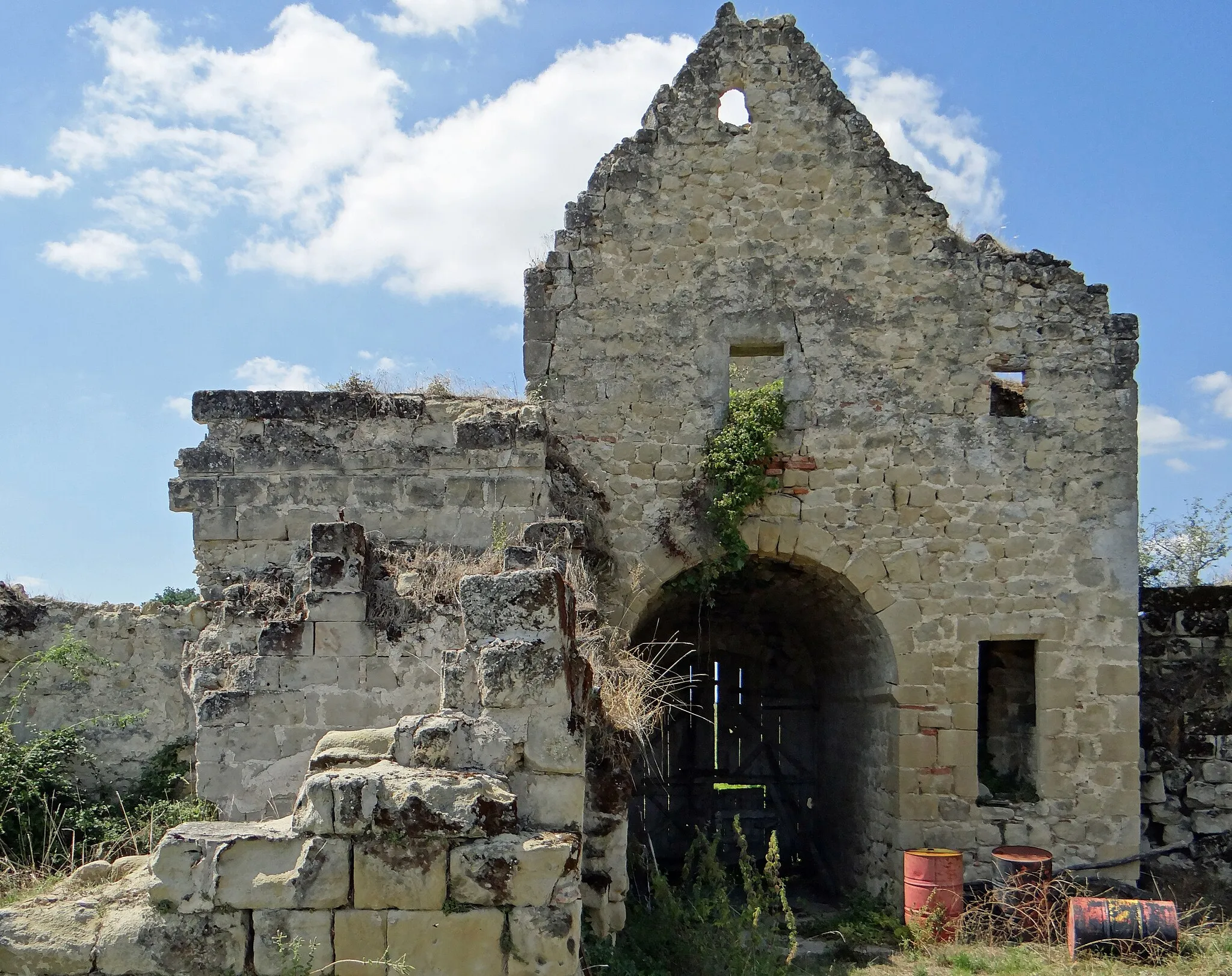 Photo showing: Birac-sur-Trec - Château de Birac - Porte d'entrée, côté intérieur du château