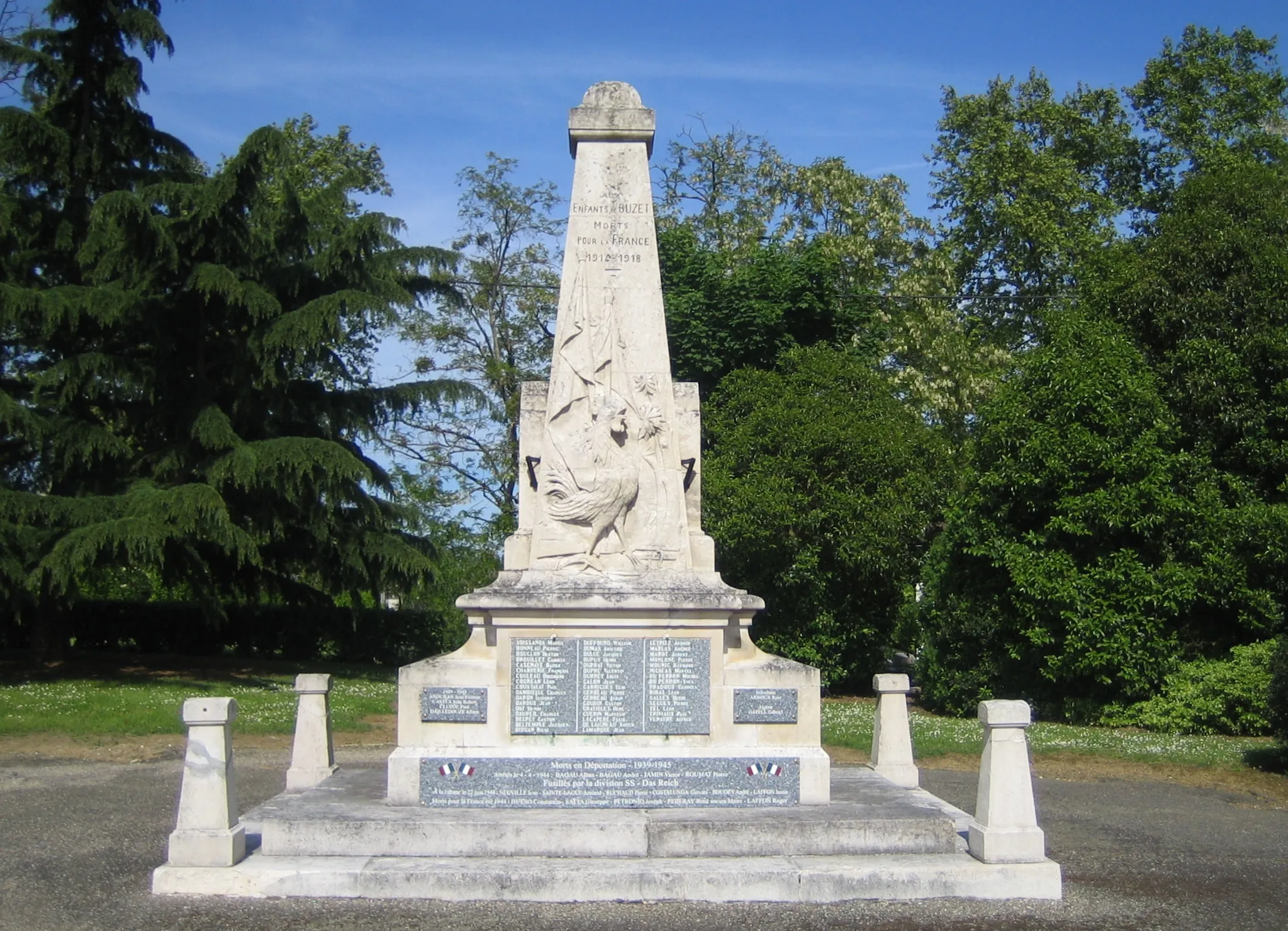 Photo showing: Monument aux morts Buzet-sur-Baïse 1921 - Donnadieu Henri et fils