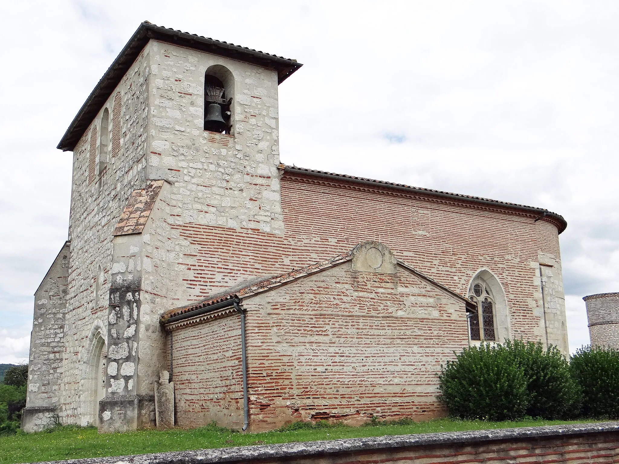 Photo showing: Granges-sur-Lot - Église Saint-Côme et Saint-Damien