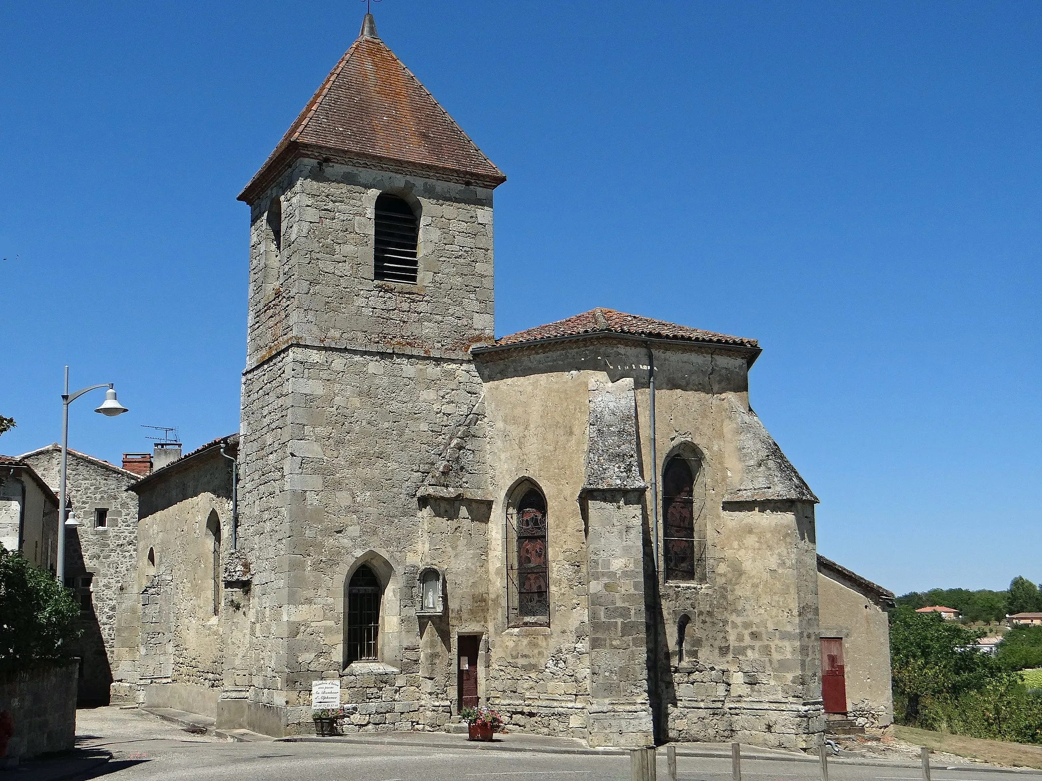 Photo showing: Lusignan-Petit - Église Notre-Dame - Chevet