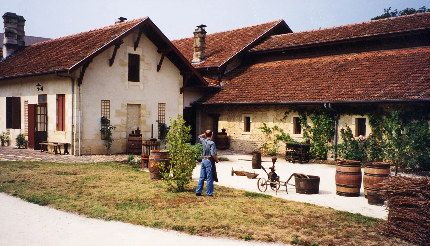 Photo showing: Dans l'une des dernières "maisons de vigneron", typiques du bordelais, ce musée expose une collection de 400 outils des XVIIIème et XIXème siècles rassemblés par des collectionneurs passionnés.