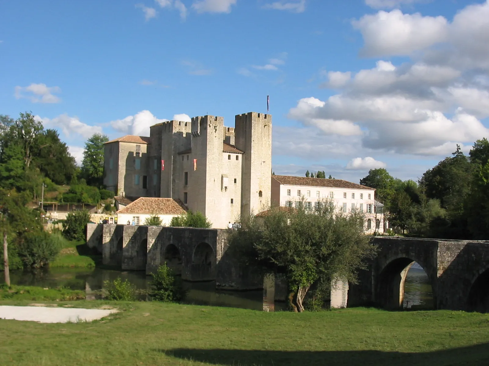 Photo showing: Befestigte Mühle von Barbaste (13.Jh.) mit romanischer Brücke über die Gélise (12.Jh.)
Frankreich, Region Aquitanien, Département Lot-et-Garonne, Gemeinde Barbaste