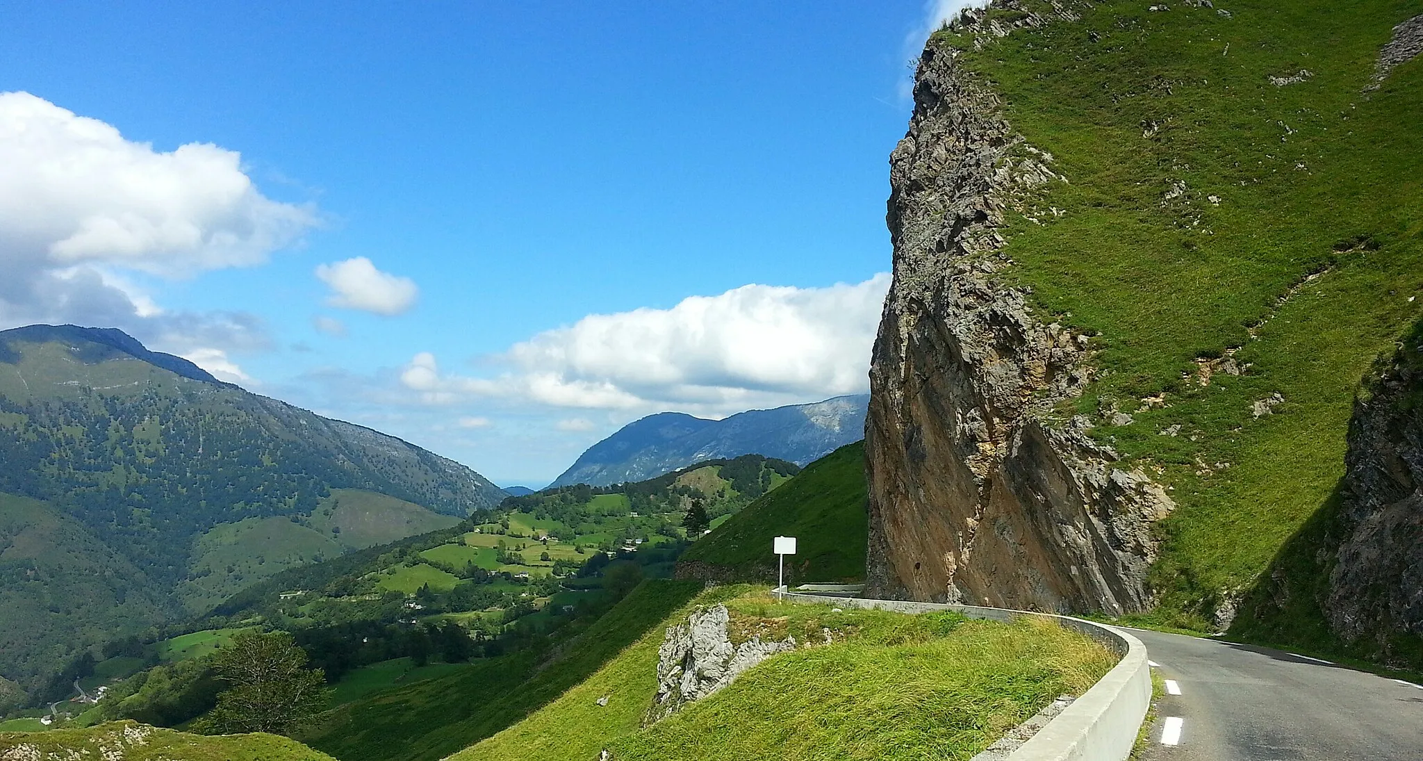 Photo showing: Dans la descente (vertigineuse) du col du Soulor!