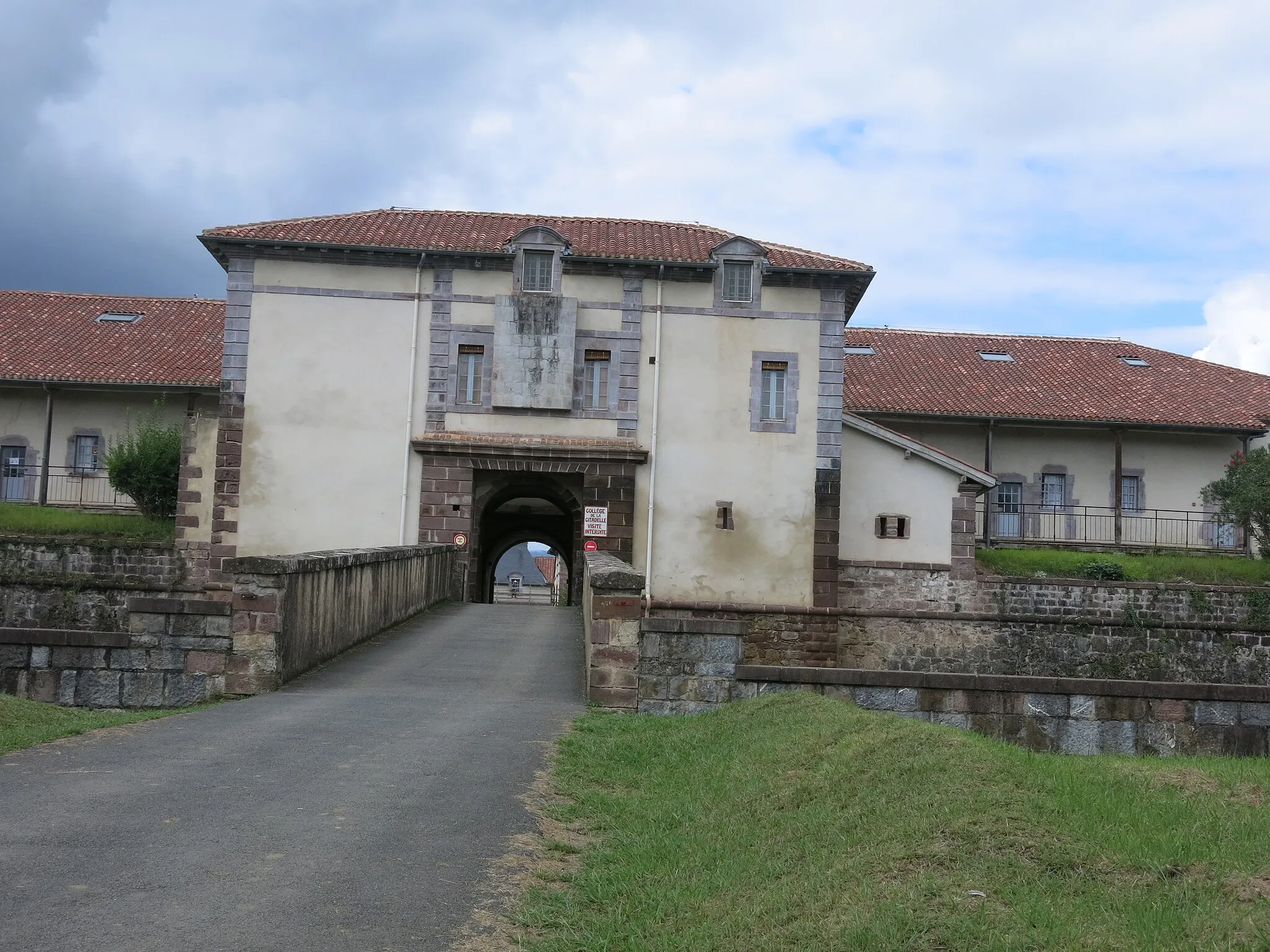 Photo showing: Back of the fortress of Saint-Jean-Pied-de-Port (Pyrénées-Atlantiques, France).